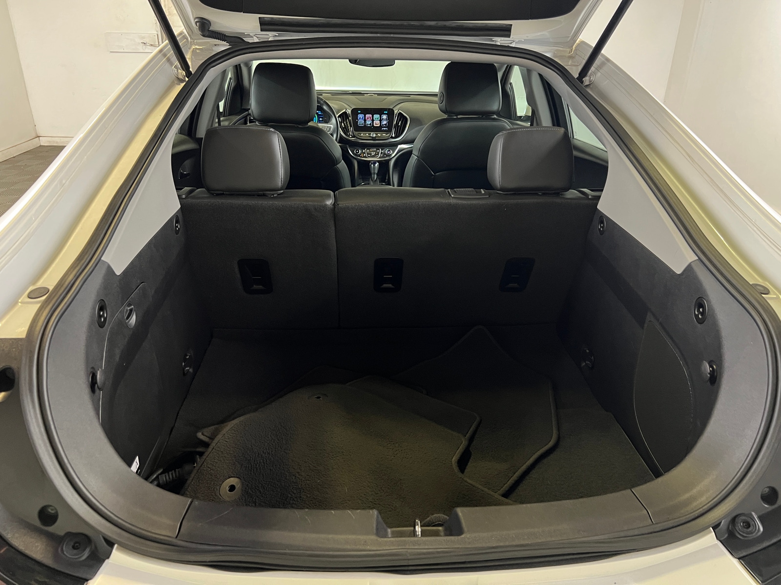 Thumbnail: 2017 Chevrolet Volt - 6