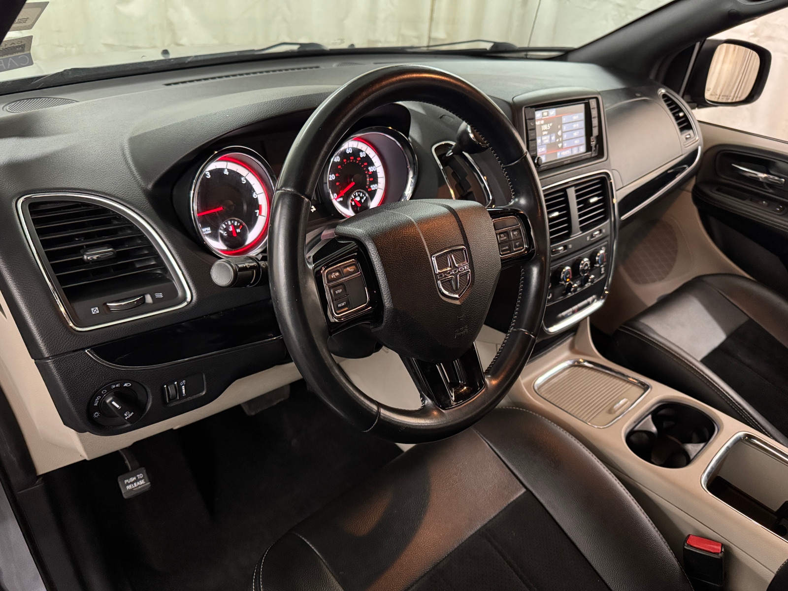 Thumbnail: 2018 Dodge Grand Caravan - 2