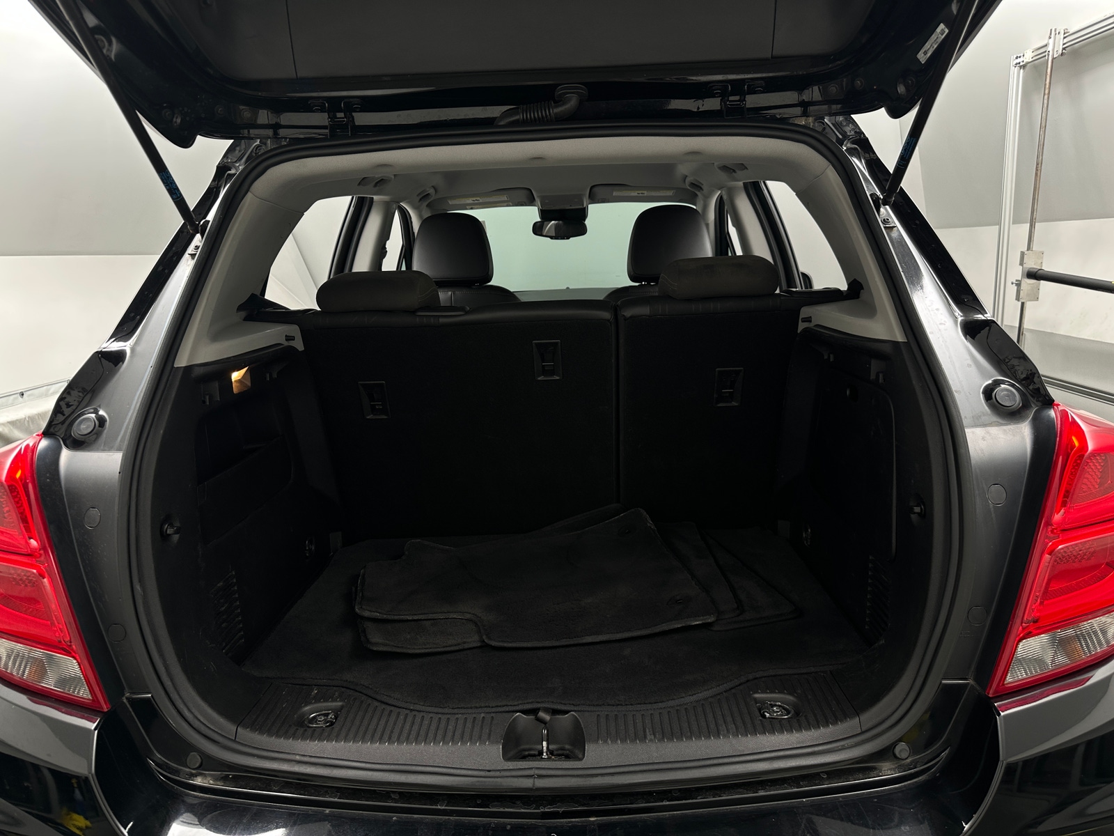Thumbnail: 2017 Chevrolet Trax - 7