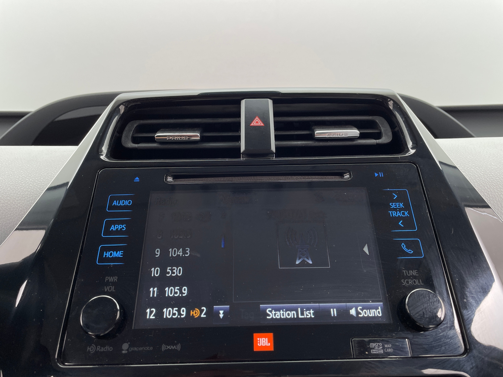 Thumbnail: 2017 Toyota Prius - 3