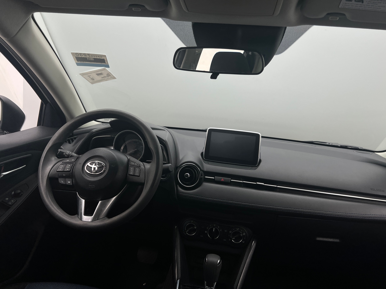 Thumbnail: 2017 Toyota Yaris iA - 3