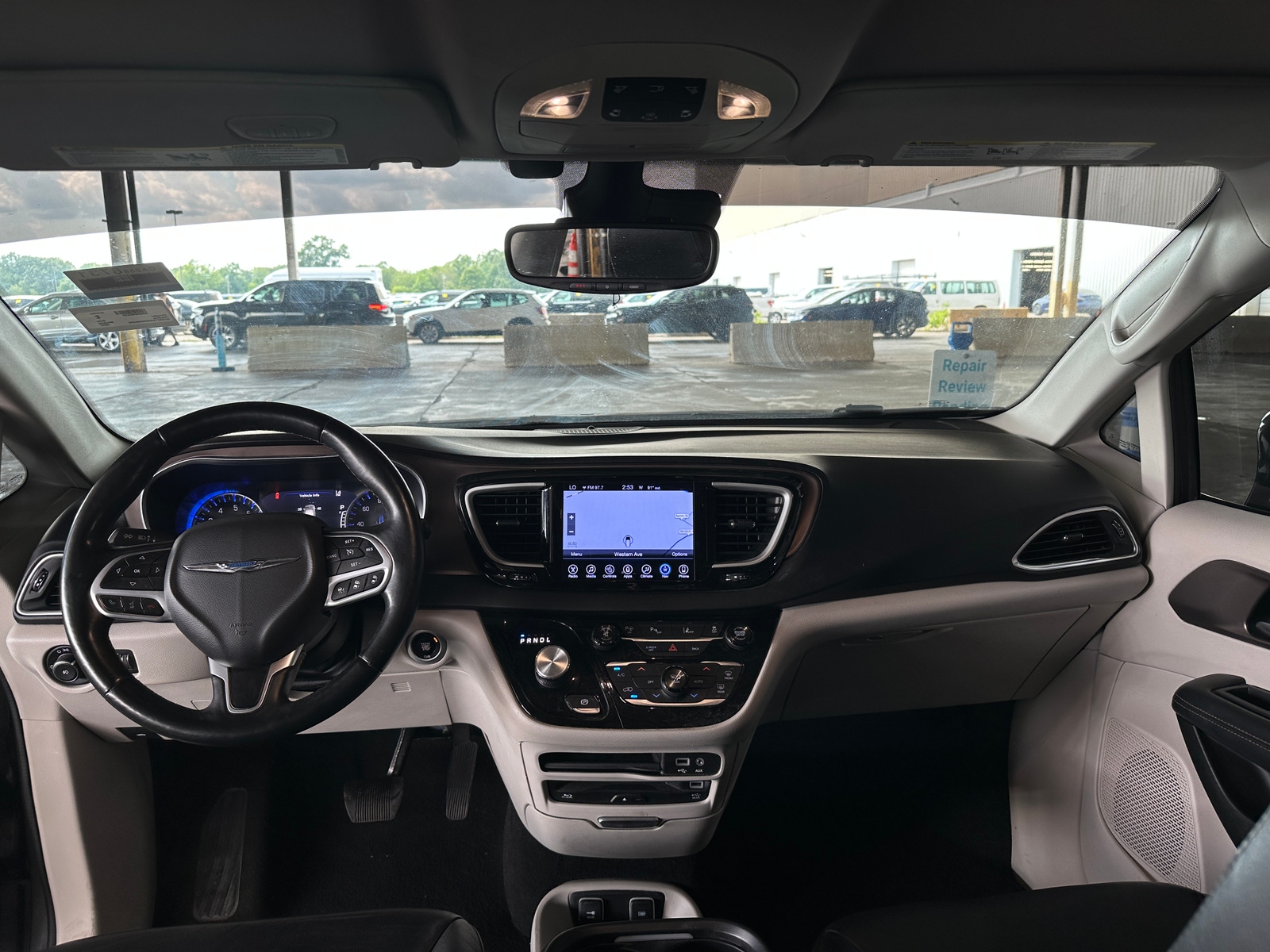 Thumbnail: 2017 Chrysler Pacifica - 2