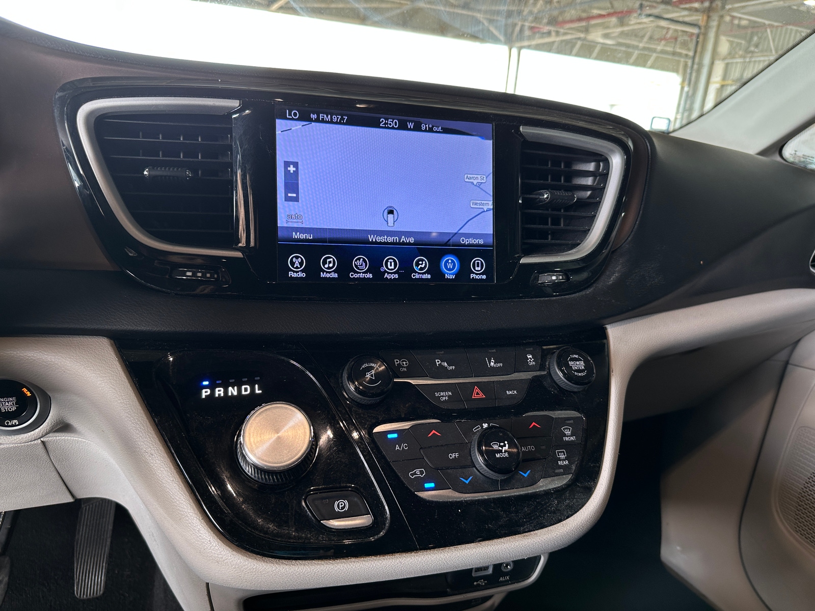 Thumbnail: 2017 Chrysler Pacifica - 3