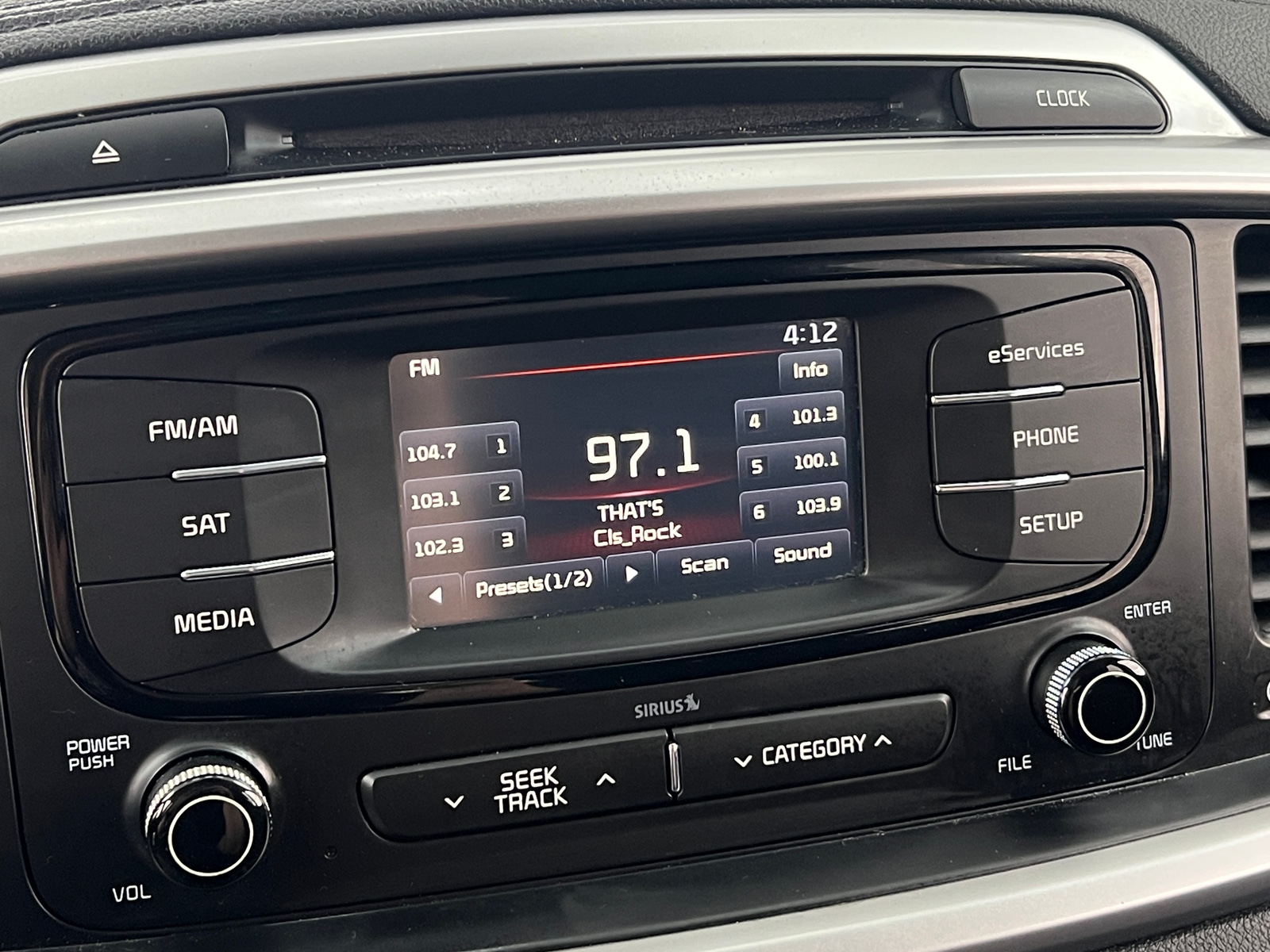 Thumbnail: 2016 Kia Sorento - 4