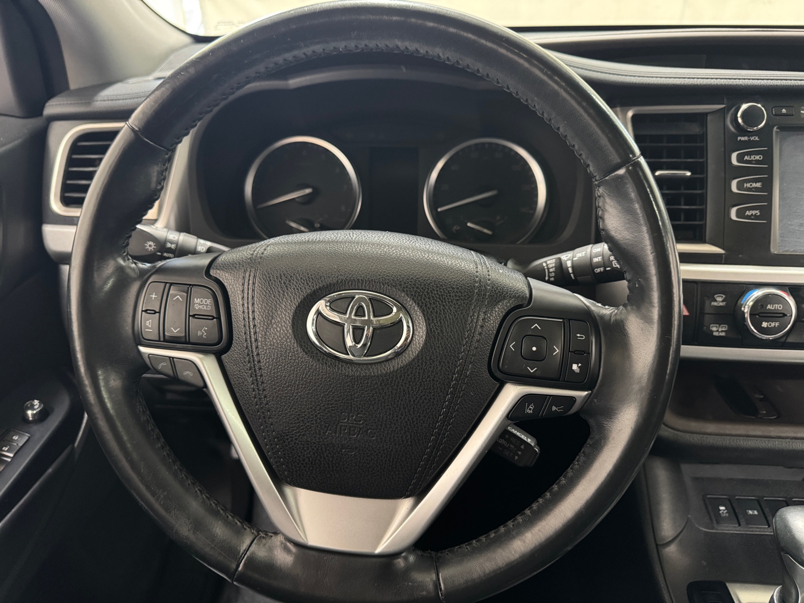 Thumbnail: 2017 Toyota Highlander - 4