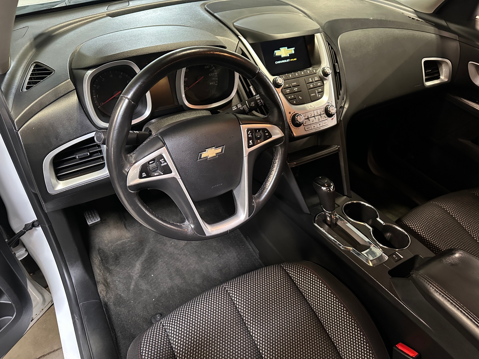 Thumbnail: 2017 Chevrolet Equinox - 3
