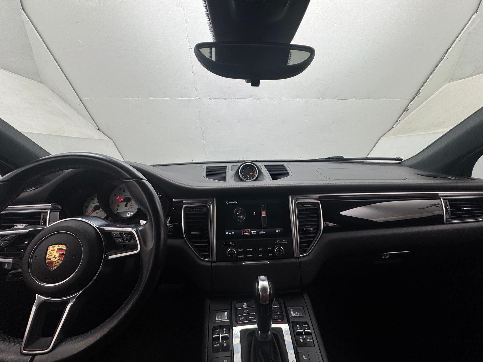 Thumbnail: 2017 Porsche Macan - 2