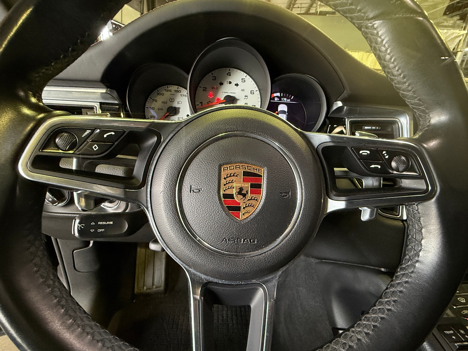 Thumbnail: 2017 Porsche Macan - 4