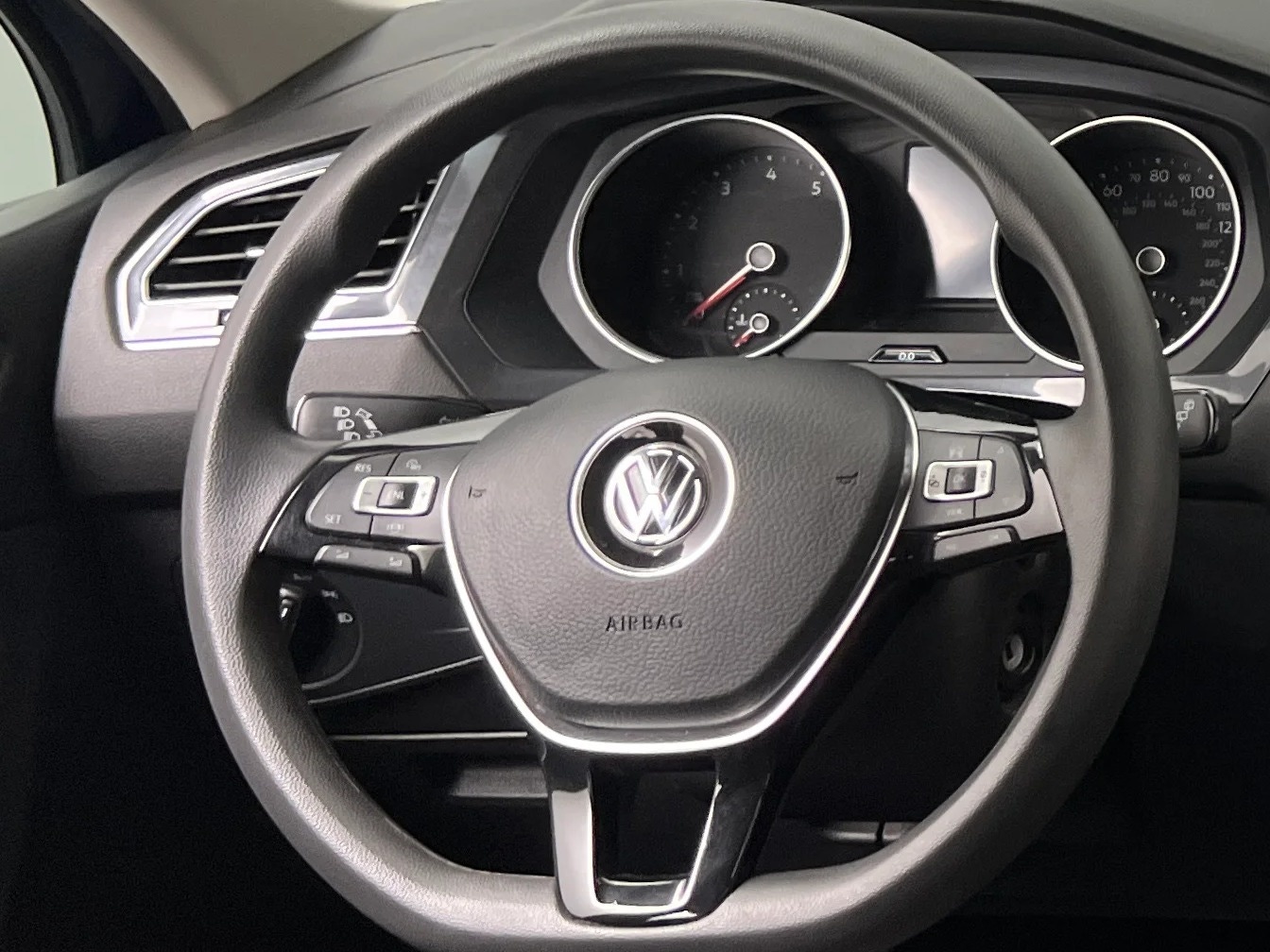 Thumbnail: 2021 Volkswagen Tiguan - 5