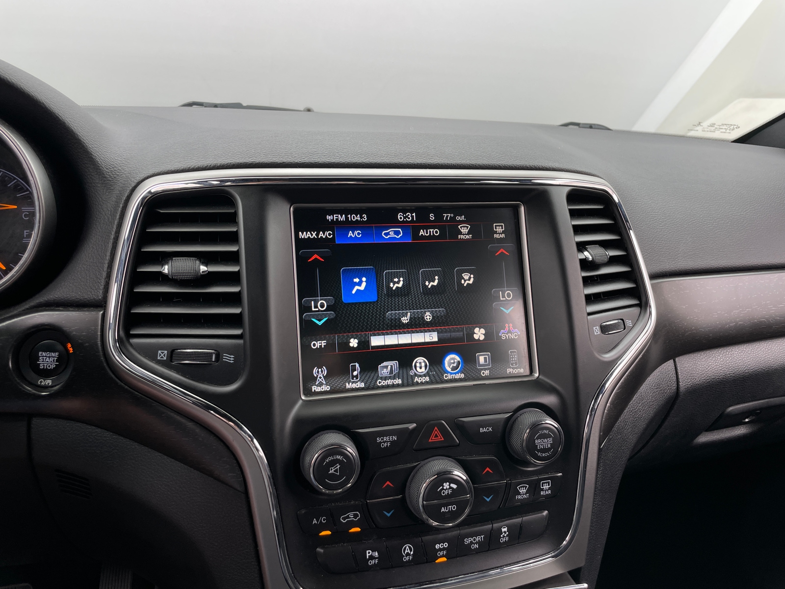 Thumbnail: 2017 Jeep Grand Cherokee - 3