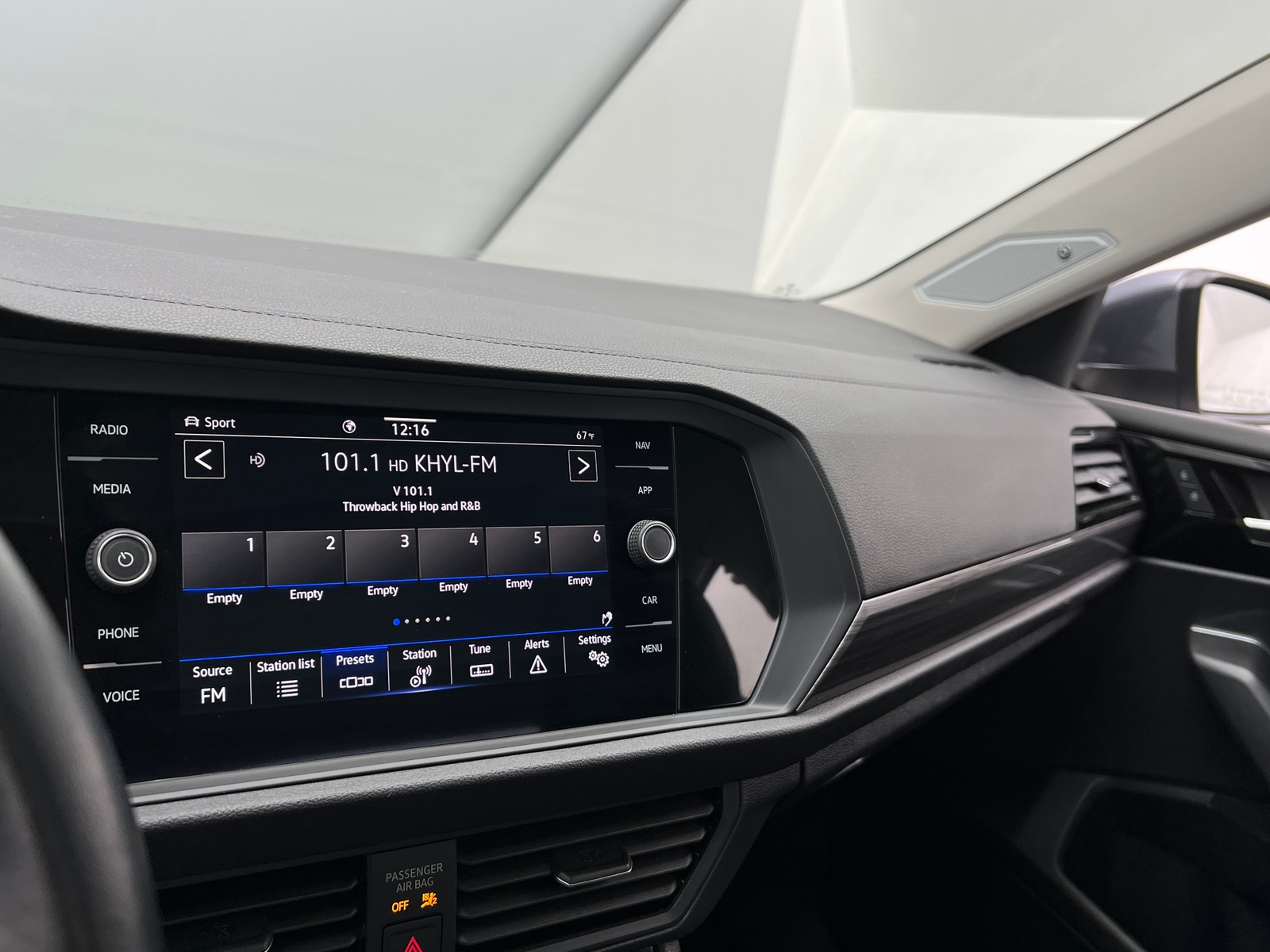 Thumbnail: 2023 Volkswagen Jetta - 3