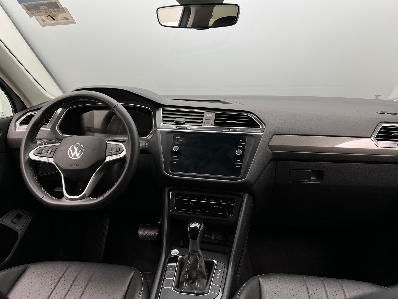 Thumbnail: 2024 Volkswagen Tiguan - 2