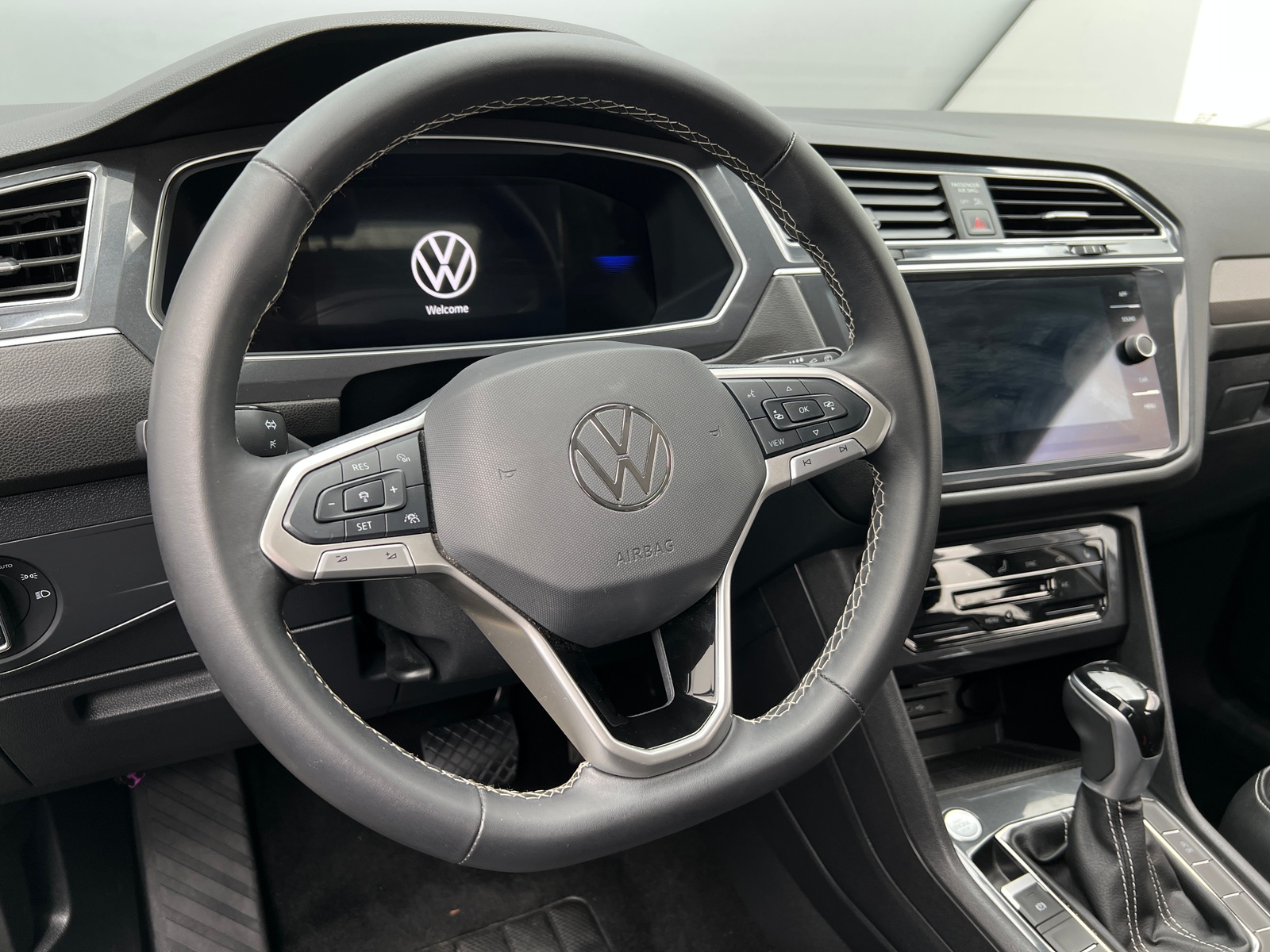 Thumbnail: 2024 Volkswagen Tiguan - 4