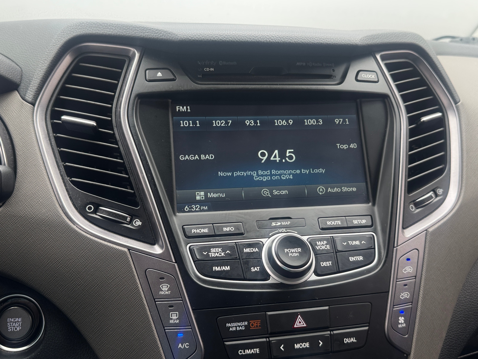 Thumbnail: 2016 Hyundai Santa Fe - 3