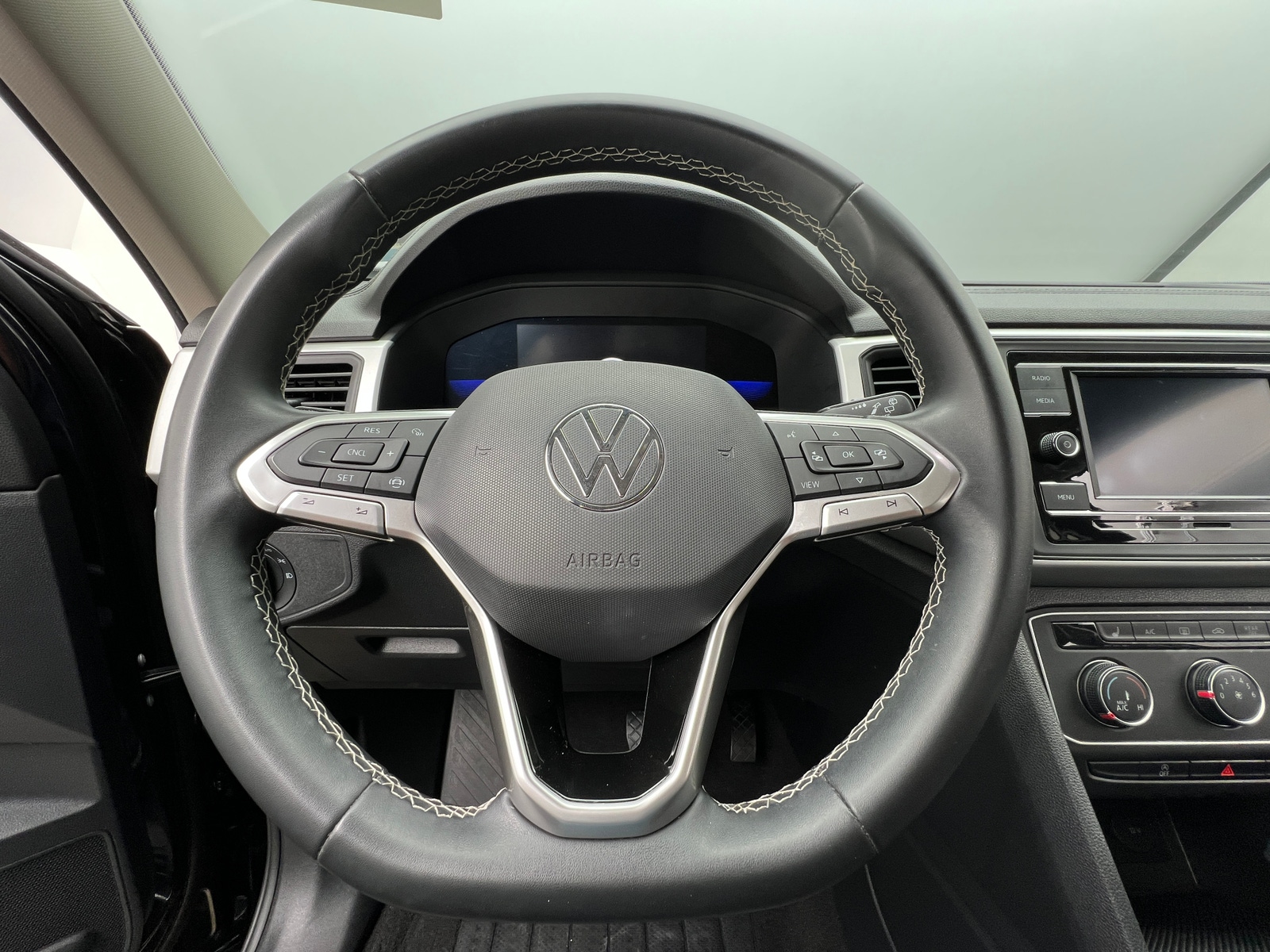 Thumbnail: 2022 Volkswagen Atlas - 4