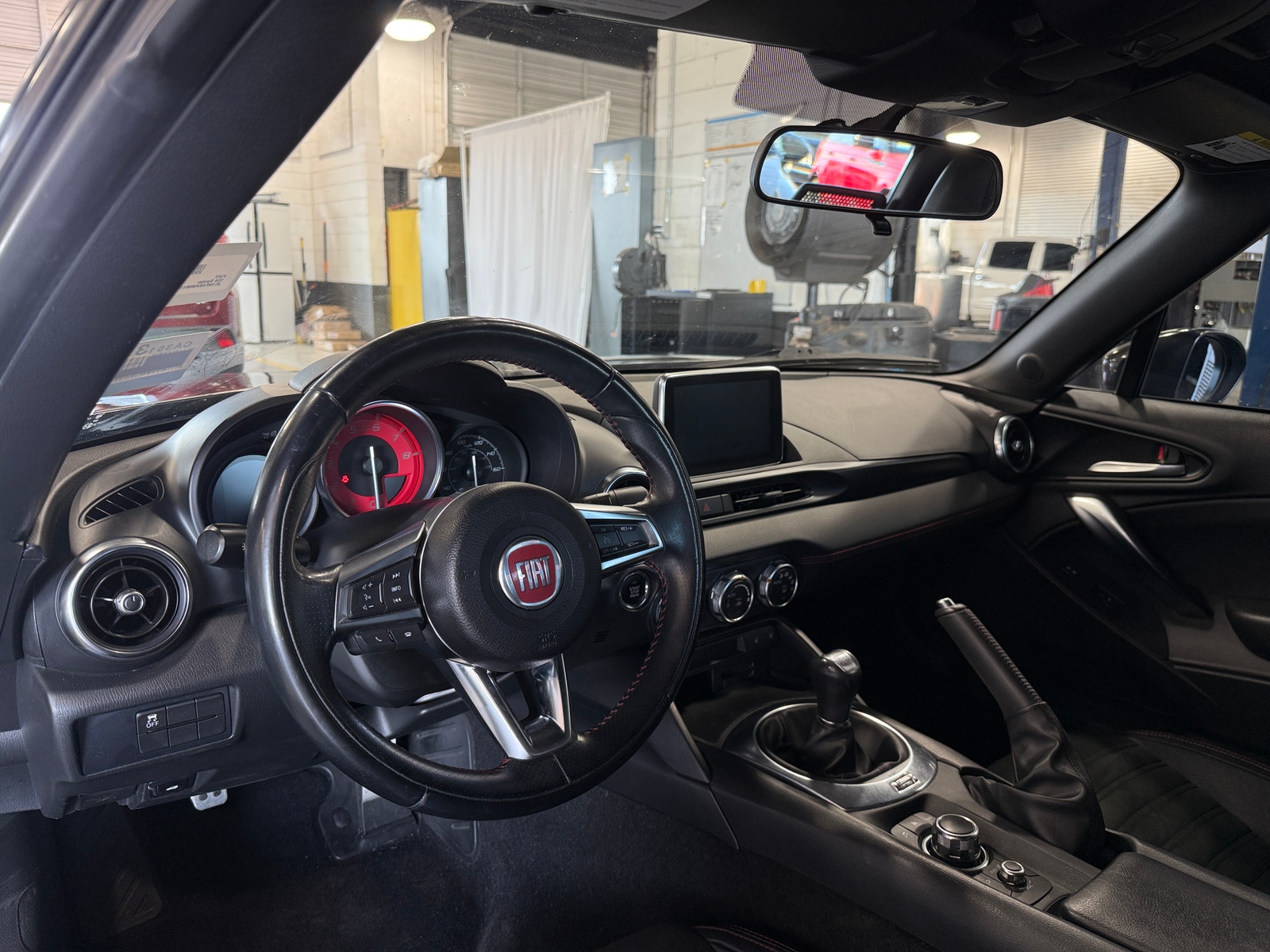 Thumbnail: 2017 Fiat 124 Spider - 3