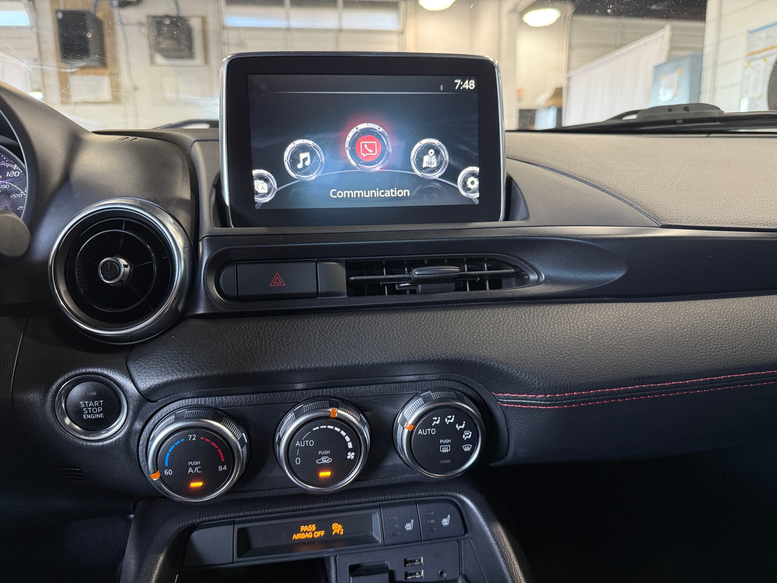 Thumbnail: 2017 Fiat 124 Spider - 4