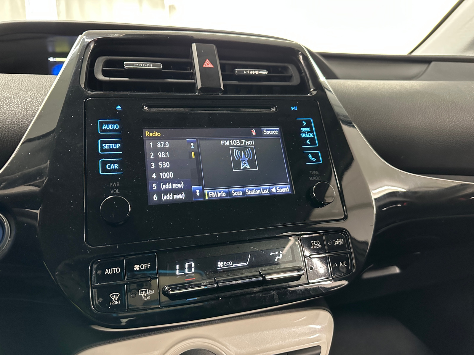 Thumbnail: 2018 Toyota Prius - 4
