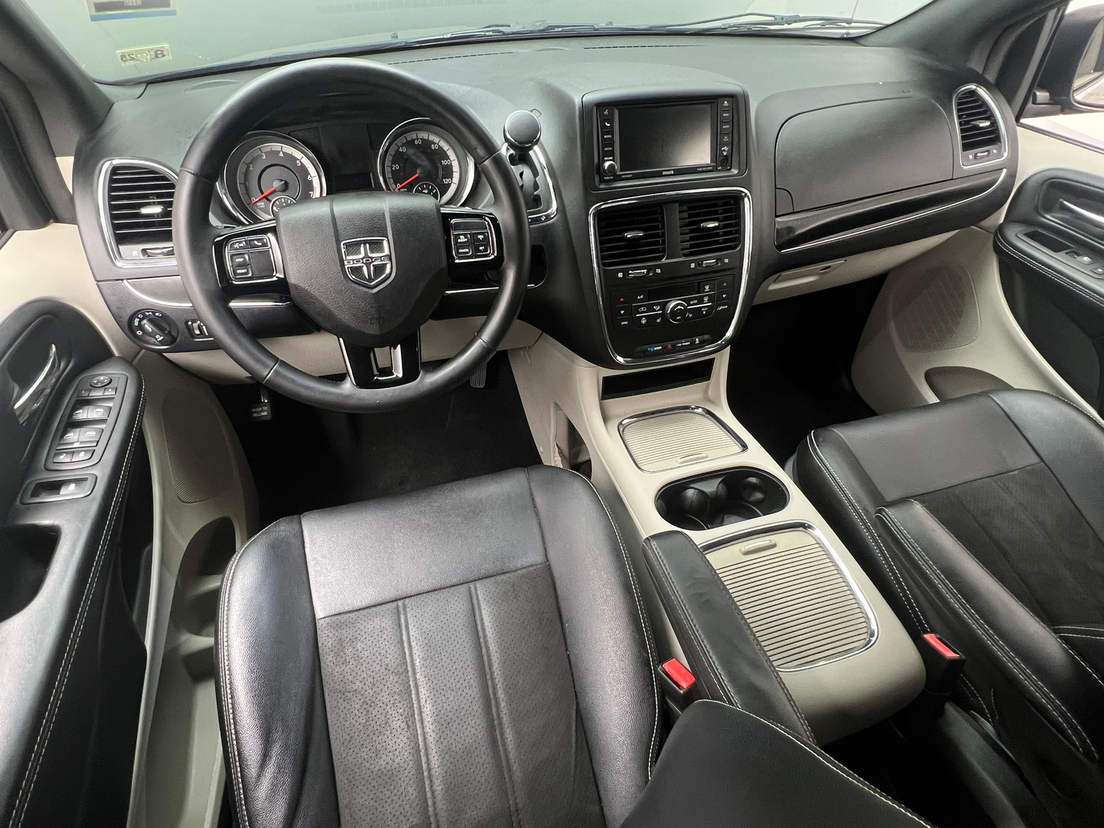 Thumbnail: 2019 Dodge Grand Caravan - 2