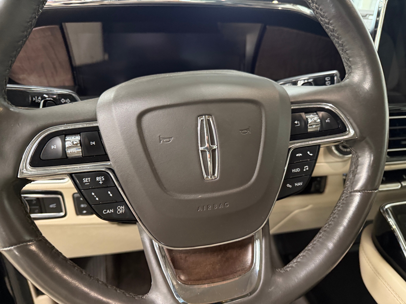 Thumbnail: 2021 Lincoln Navigator - 4