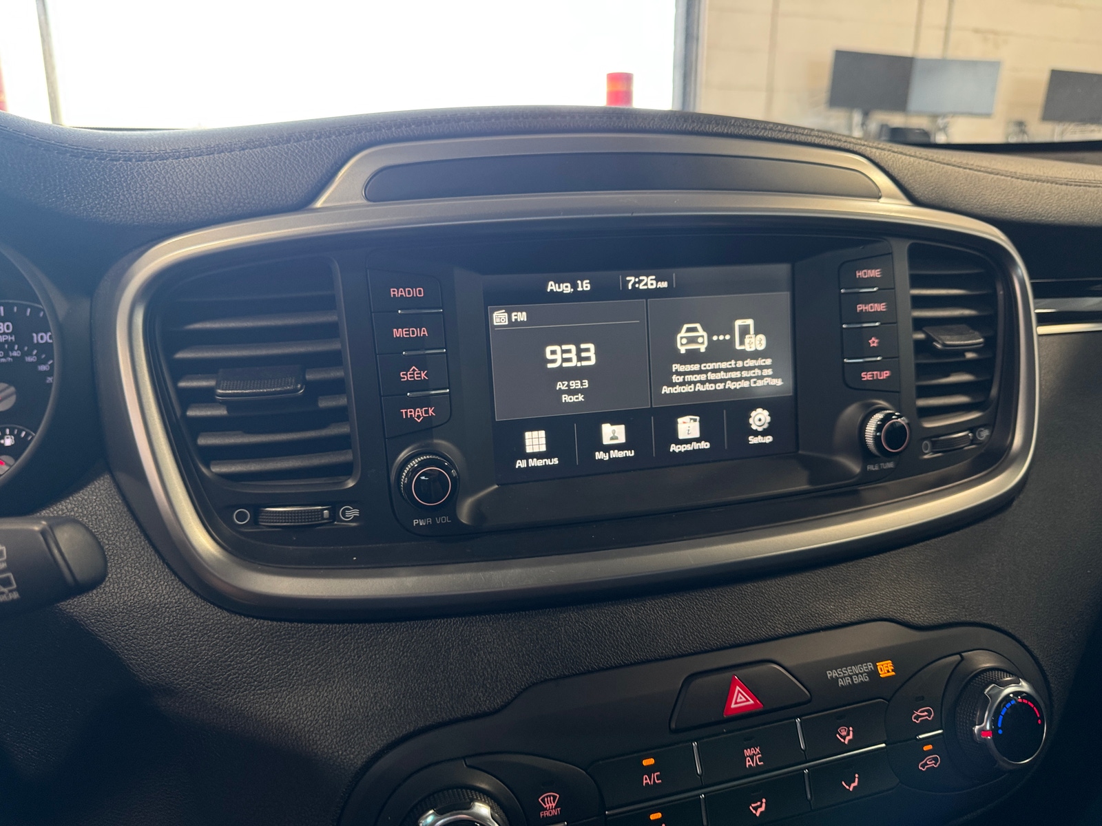 Thumbnail: 2019 Kia Sorento - 4