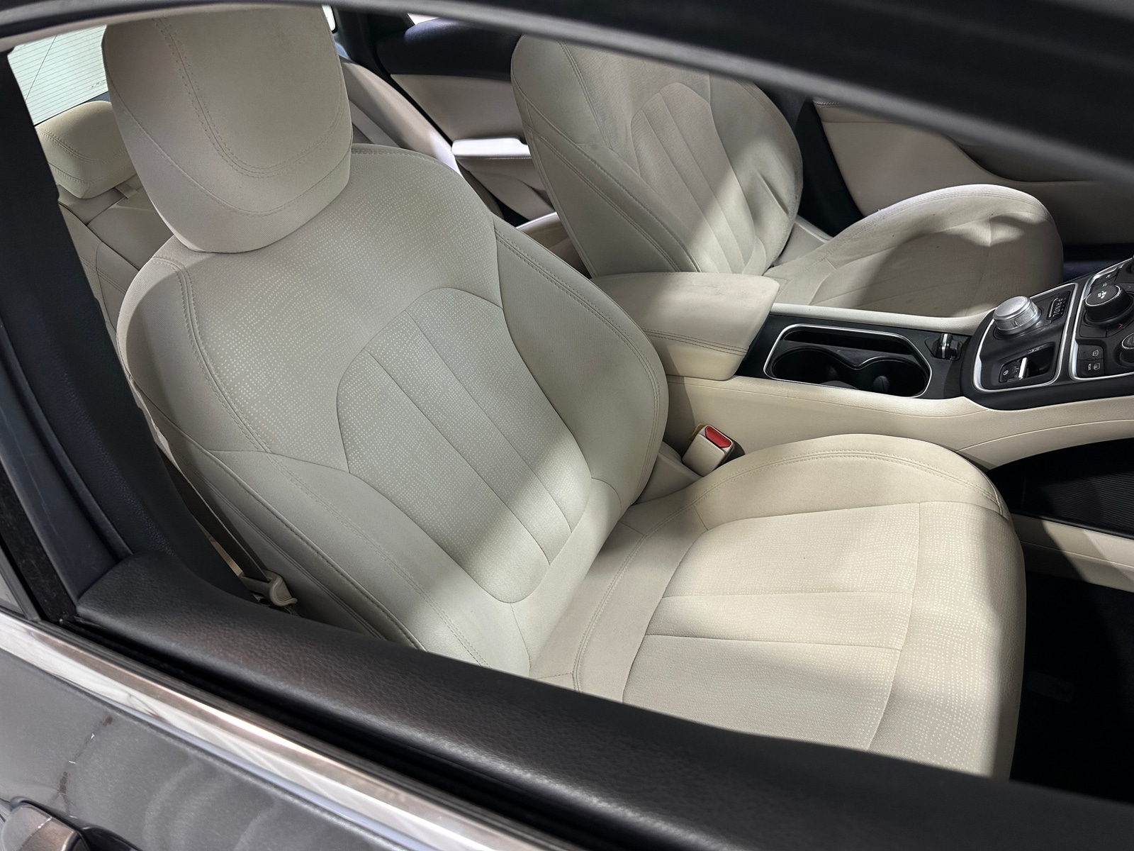 Thumbnail: 2015 Chrysler 200 - 2