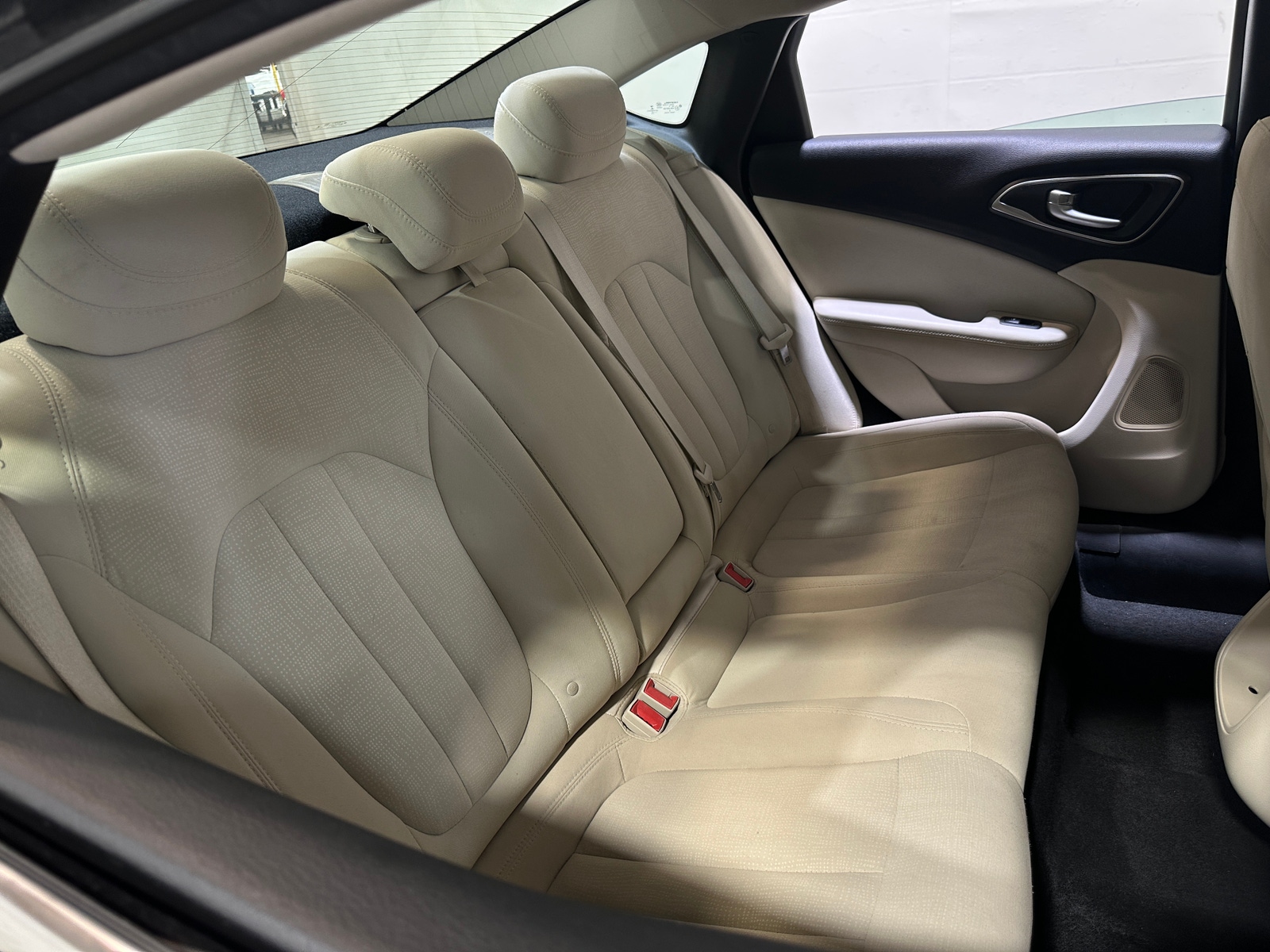 Thumbnail: 2015 Chrysler 200 - 6