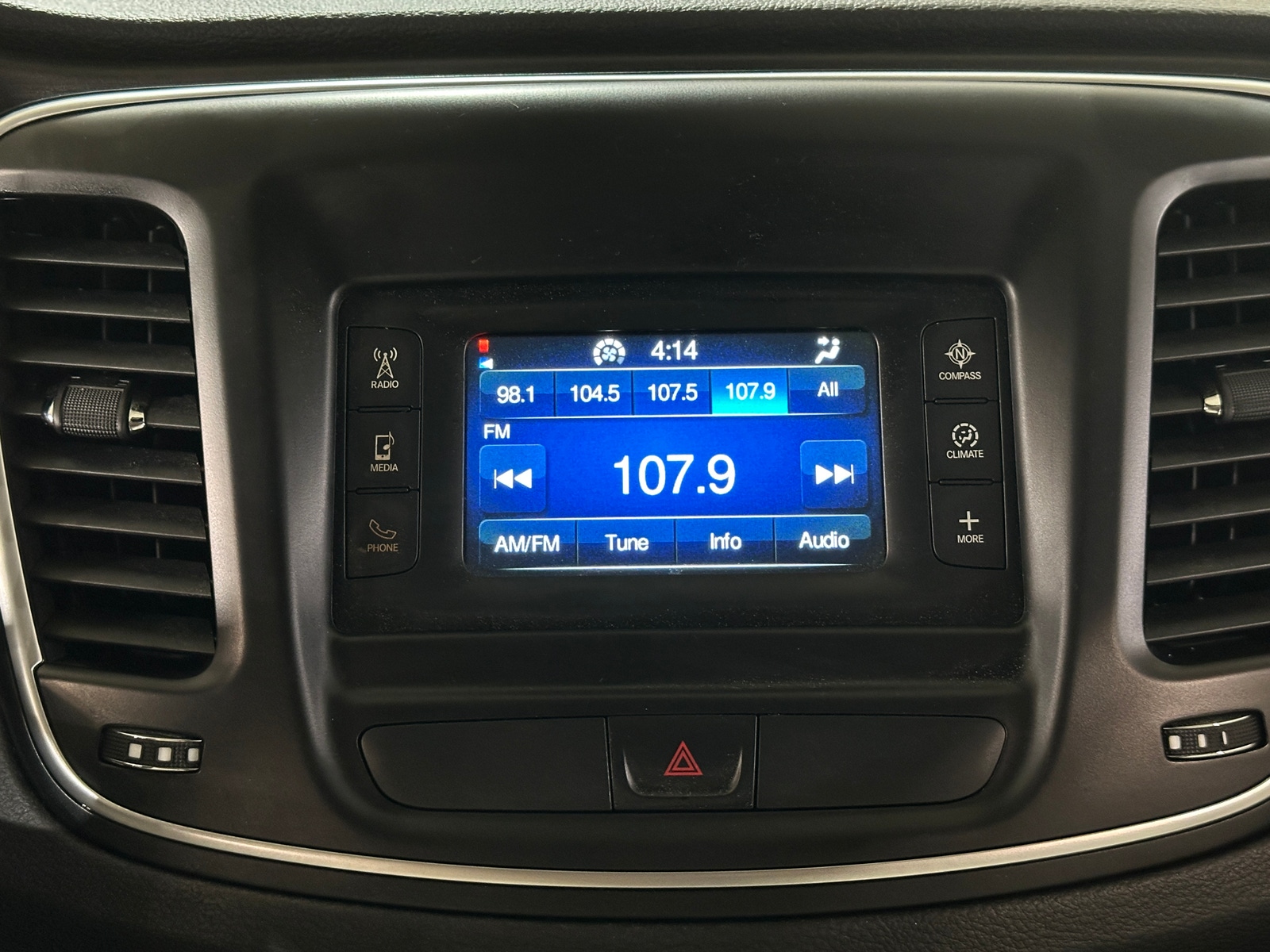 Thumbnail: 2015 Chrysler 200 - 4