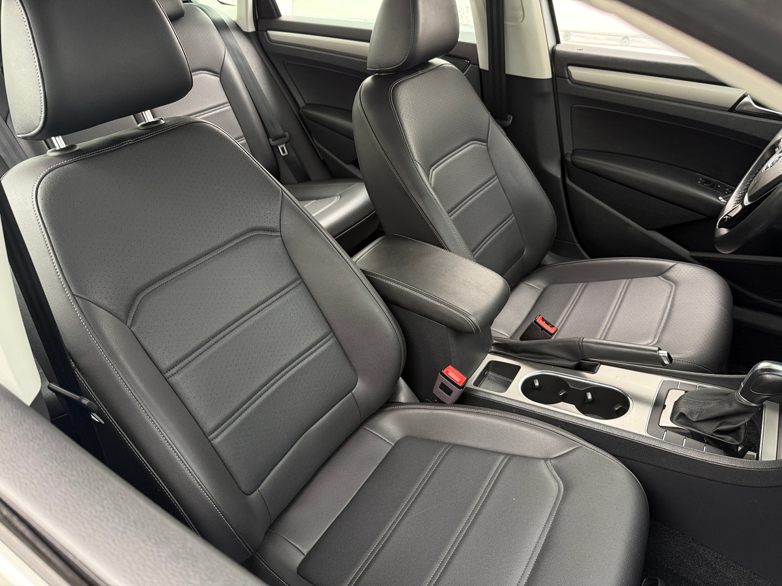 Thumbnail: 2020 Volkswagen Passat - 2