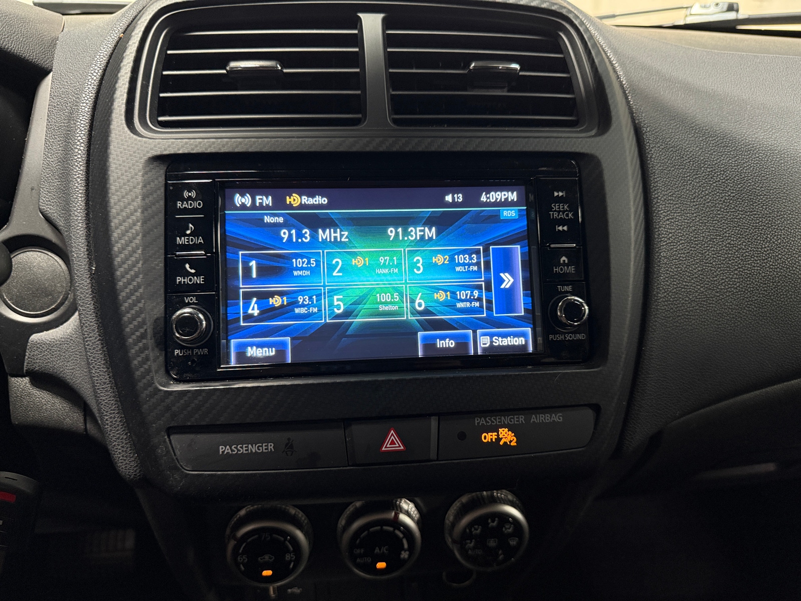 Thumbnail: 2022 Mitsubishi Outlander Sport - 4