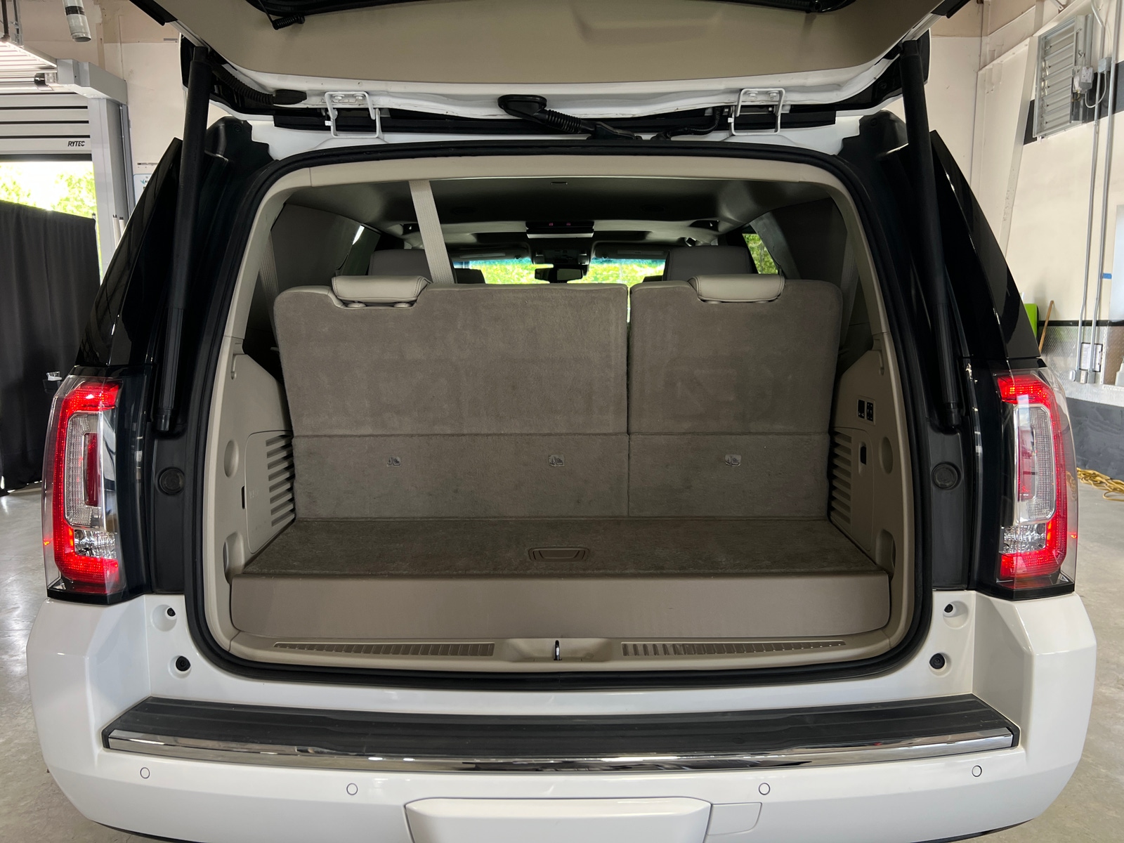 Thumbnail: 2019 GMC Yukon - 6