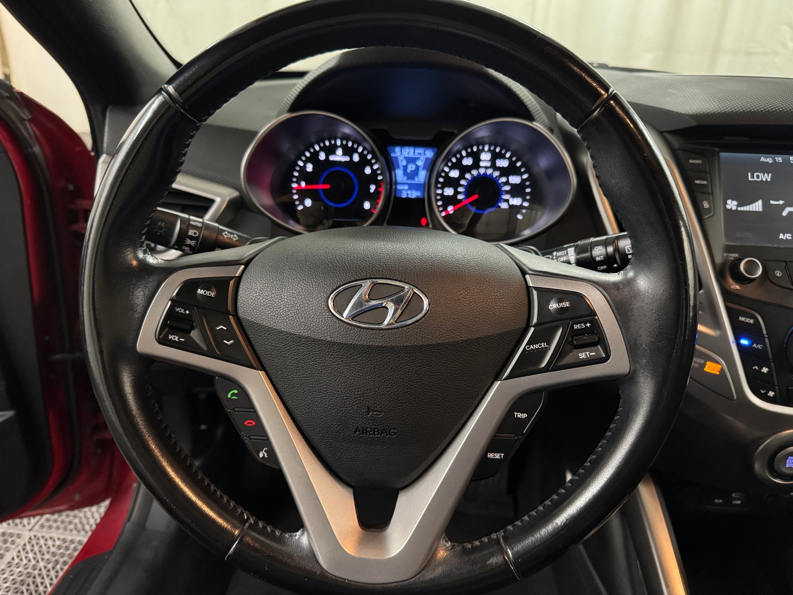 Thumbnail: 2017 Hyundai Veloster - 4