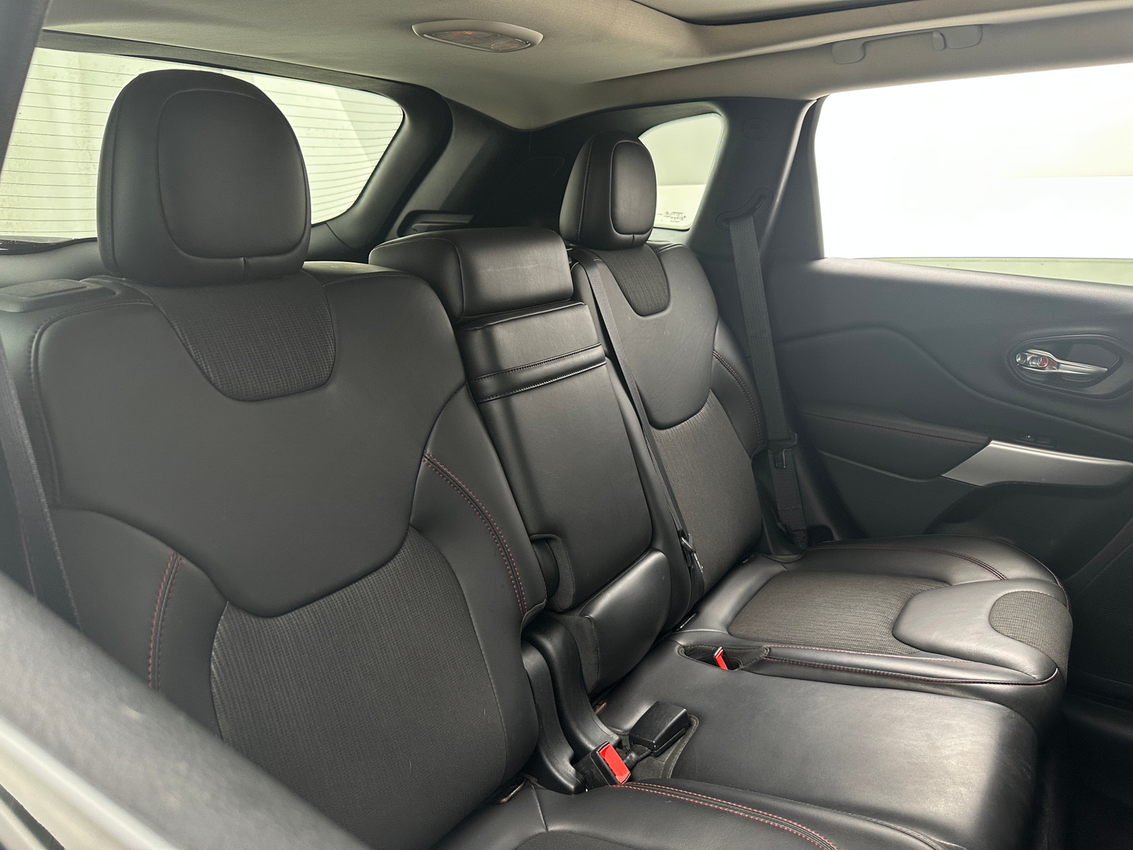 Thumbnail: 2018 Jeep Cherokee - 6