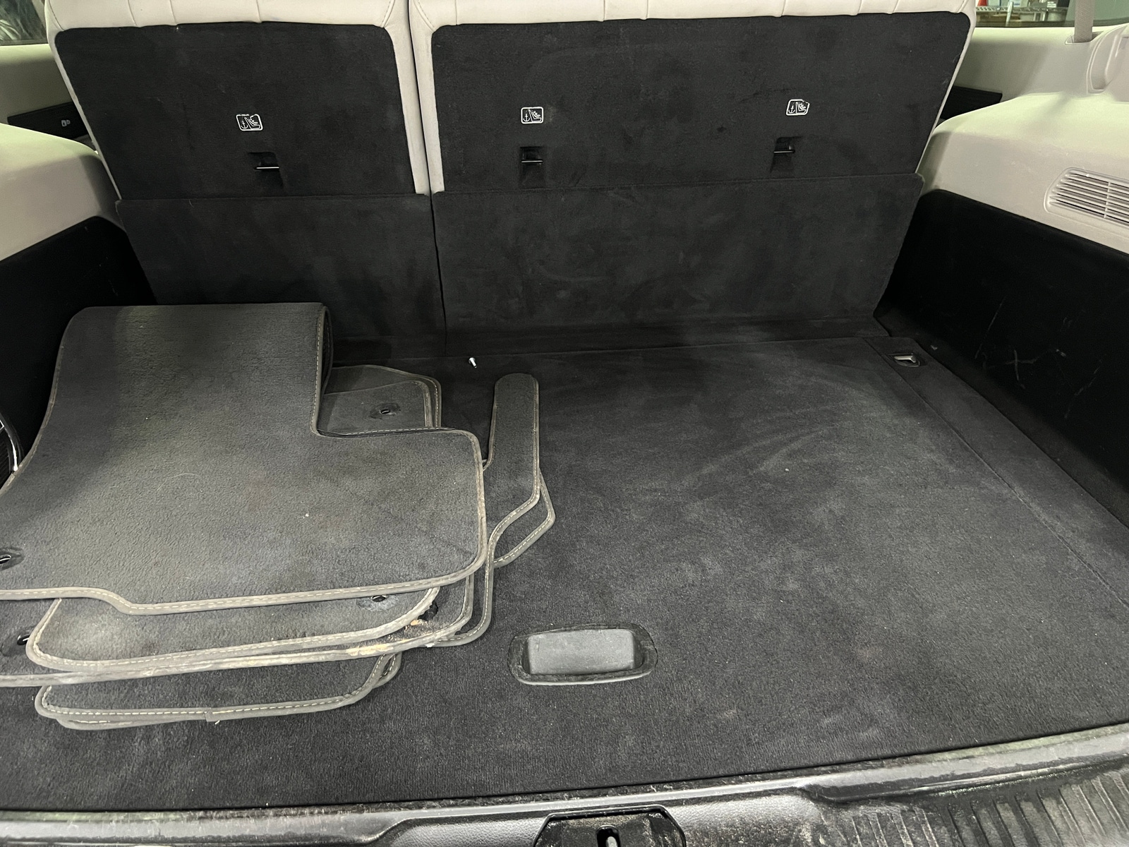 Thumbnail: 2023 Jeep Wagoneer - 6