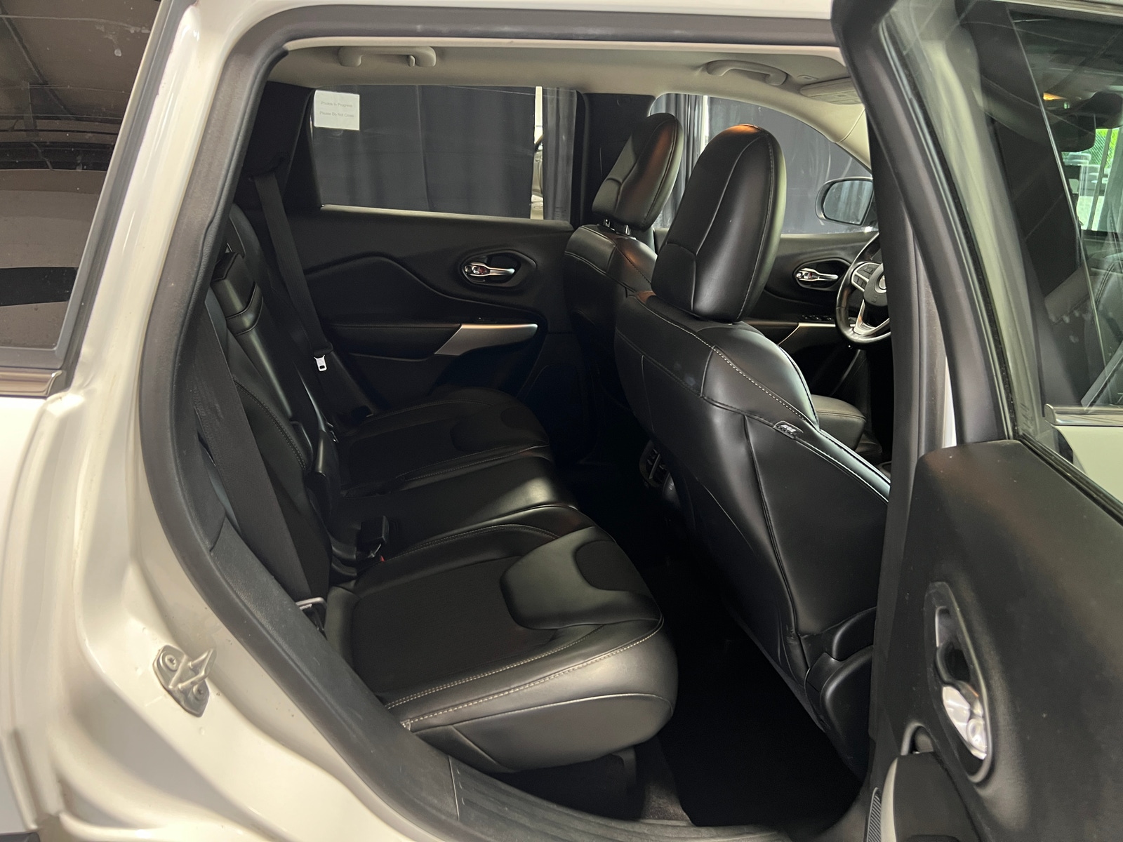 Thumbnail: 2018 Jeep Cherokee - 6