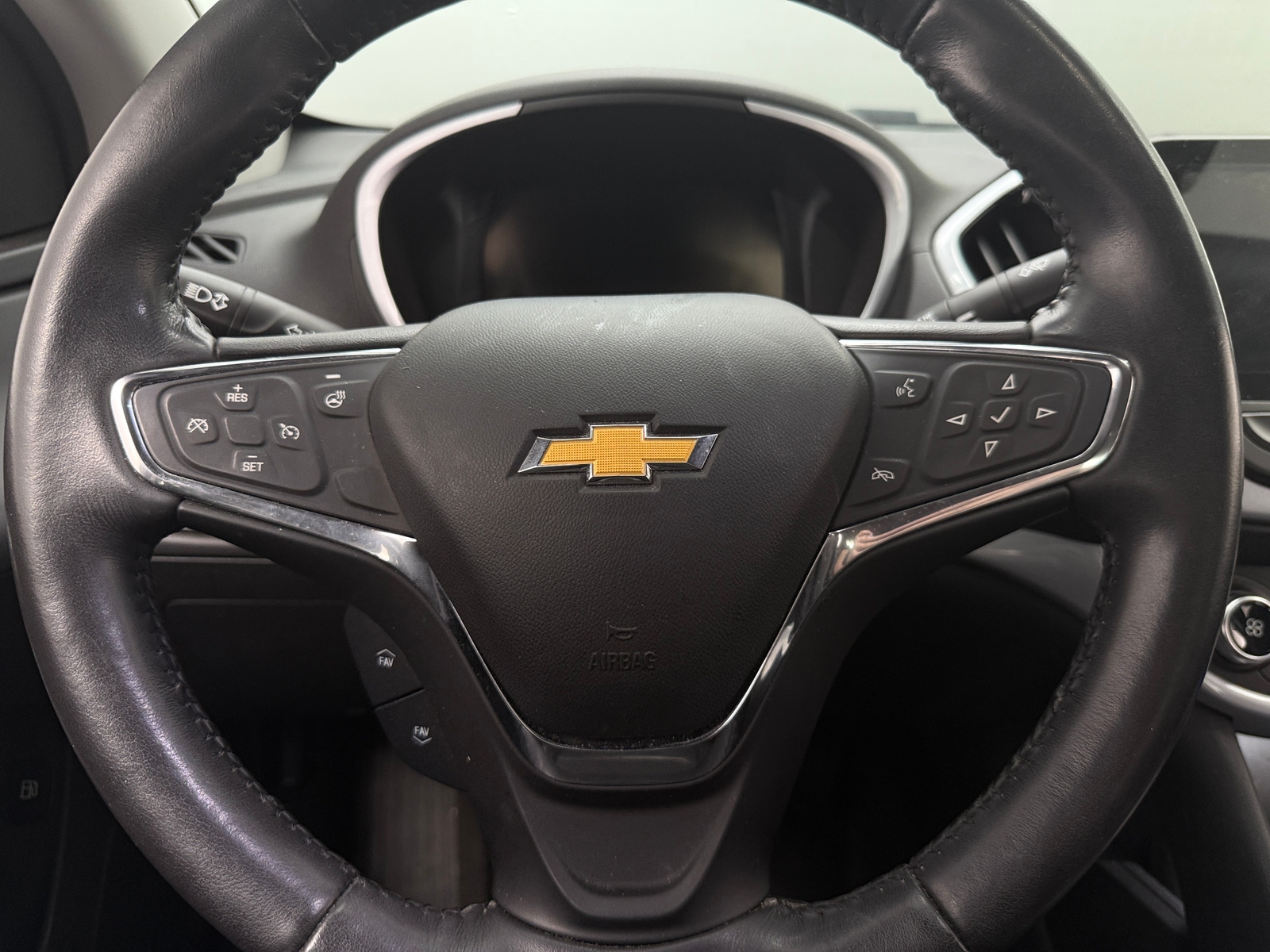 Thumbnail: 2018 Chevrolet Volt - 4