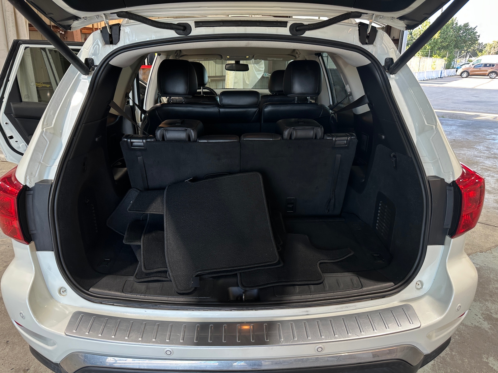 Thumbnail: 2020 Nissan Pathfinder - 6