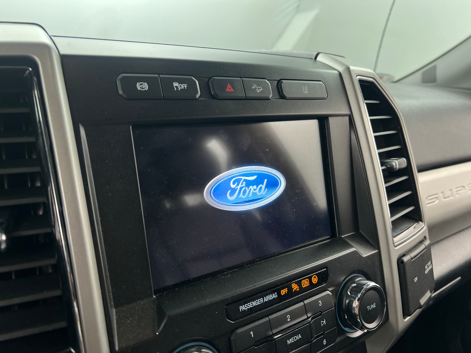 Thumbnail: 2020 Ford Econoline - 3