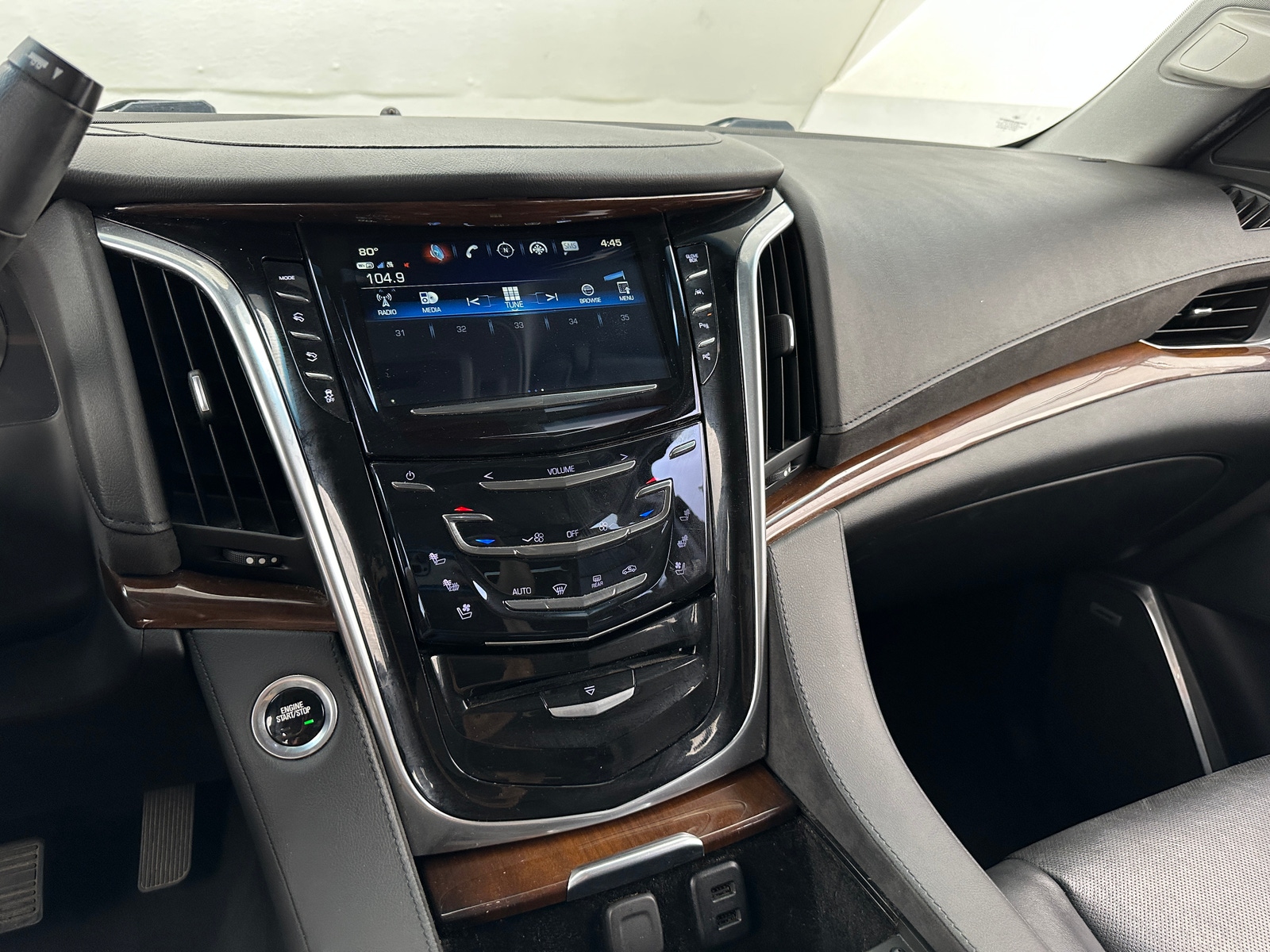 Thumbnail: 2019 Cadillac Escalade - 3