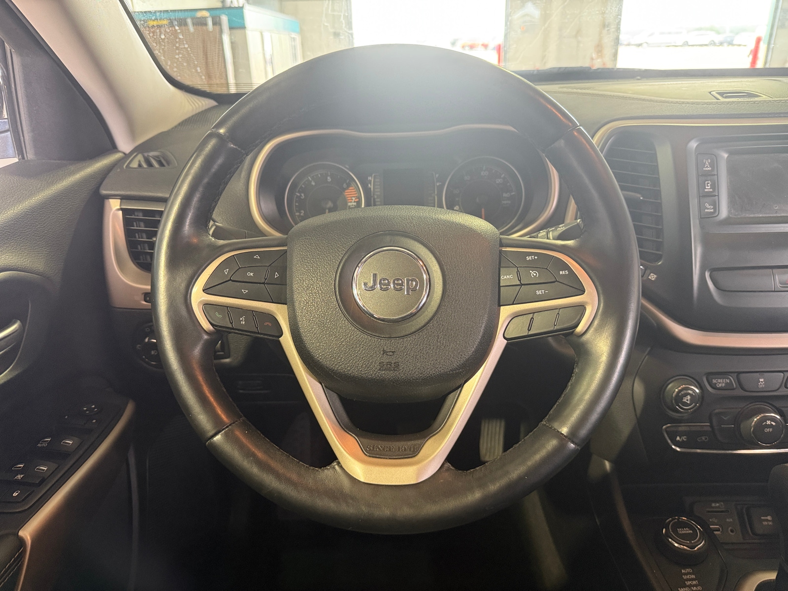 Thumbnail: 2018 Jeep Cherokee - 5