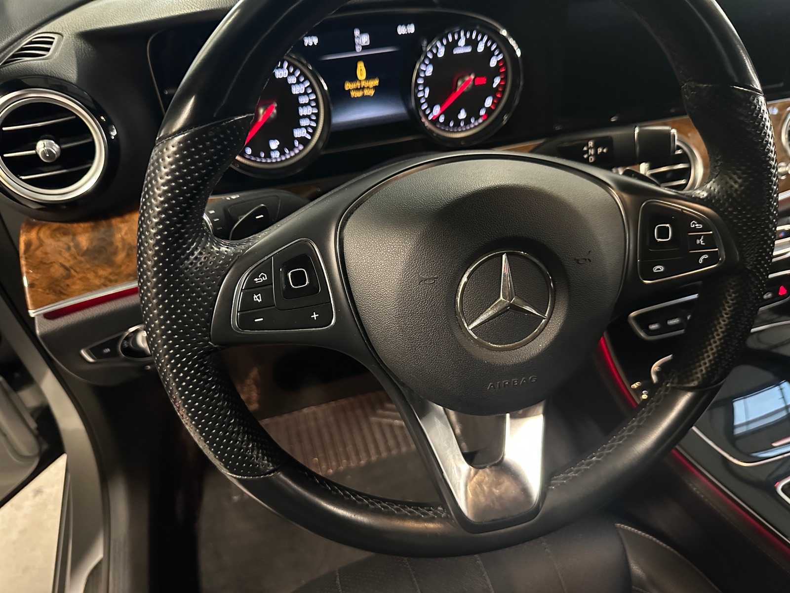 Thumbnail: 2017 Mercedes-Benz E-Class - 4