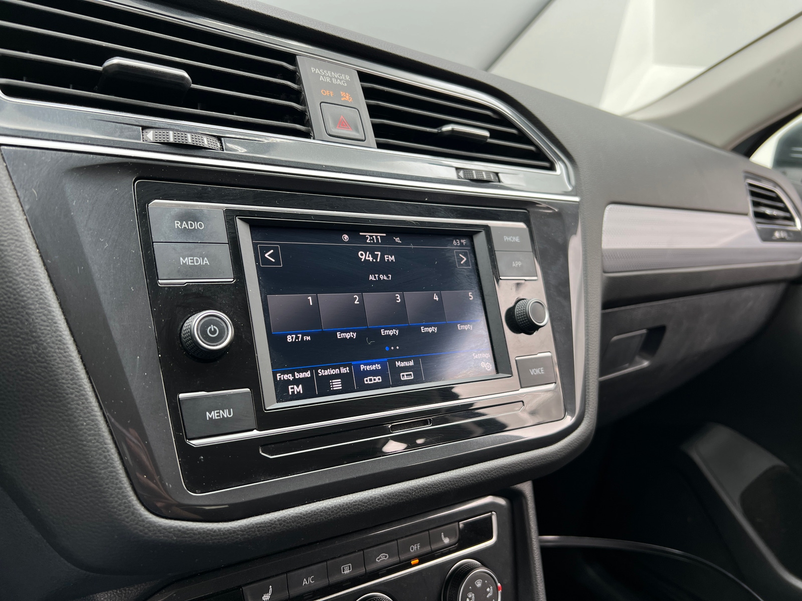 Thumbnail: 2023 Volkswagen Tiguan - 4