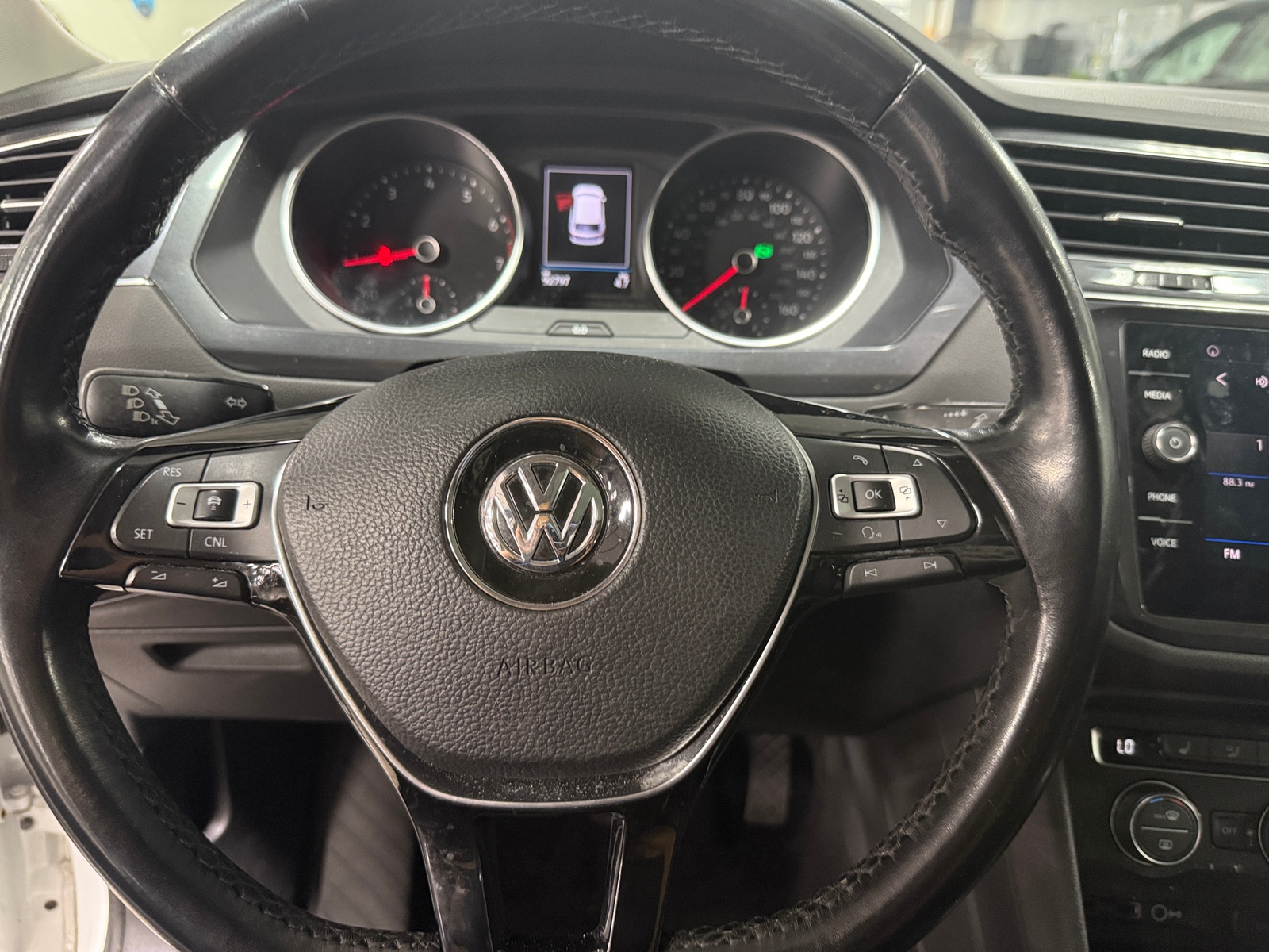 Thumbnail: 2018 Volkswagen Tiguan - 4
