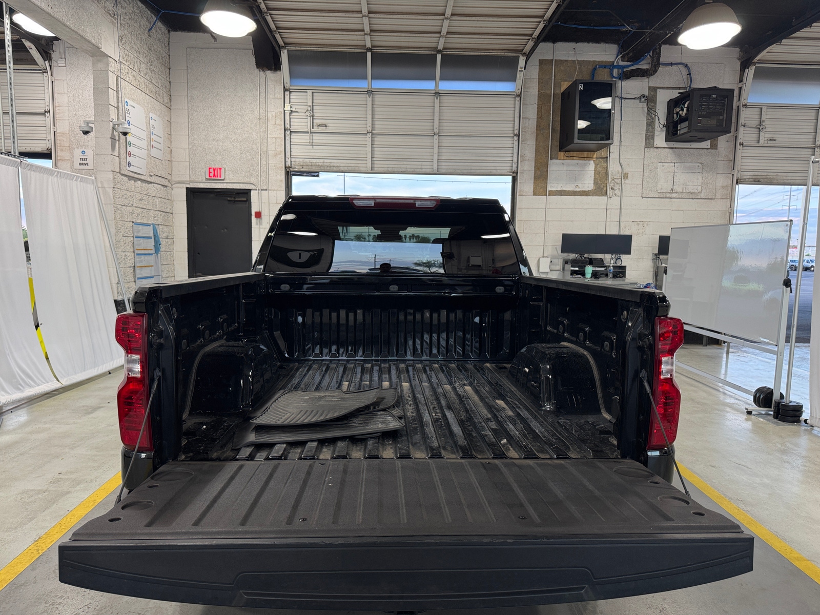 Thumbnail: 2023 Chevrolet Silverado 1500 - 7
