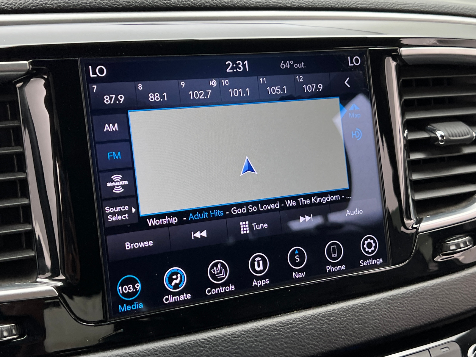 Thumbnail: 2019 Chrysler Pacifica - 3