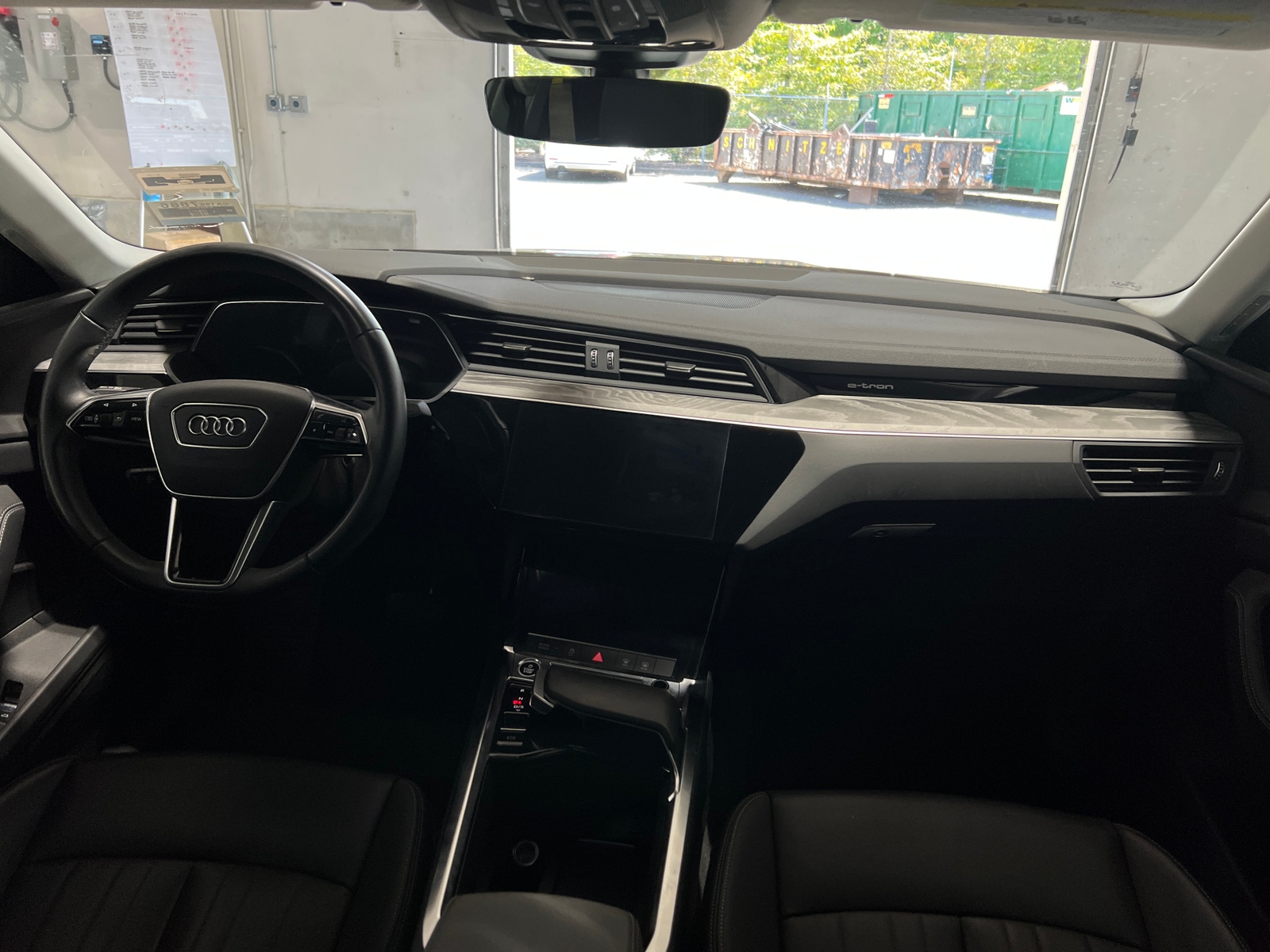 Thumbnail: 2022 Audi e-tron S - 2