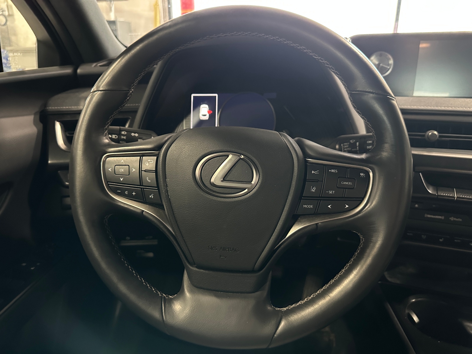 Thumbnail: 2019 Lexus UX - 4