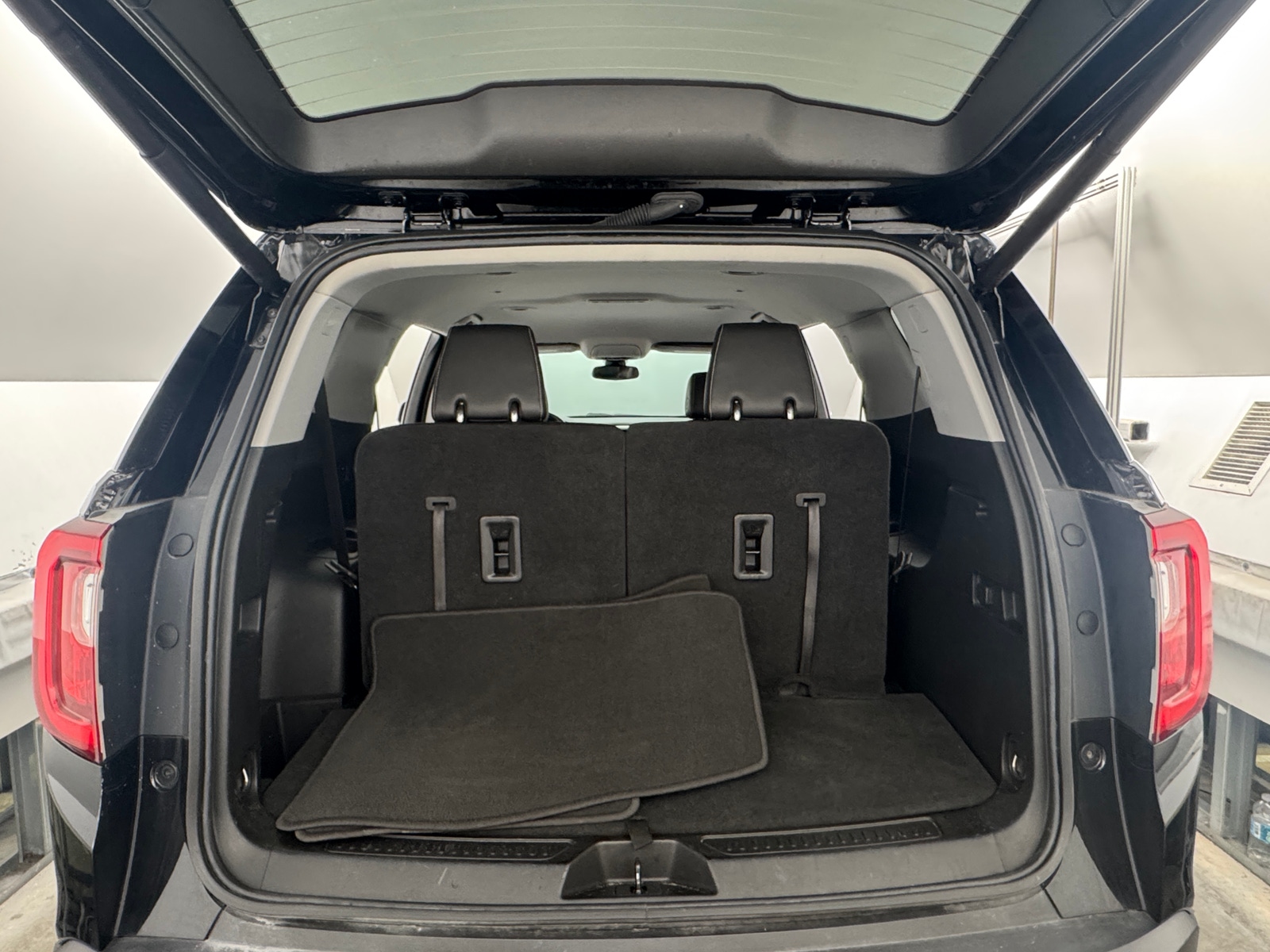 Thumbnail: 2023 GMC Acadia - 6