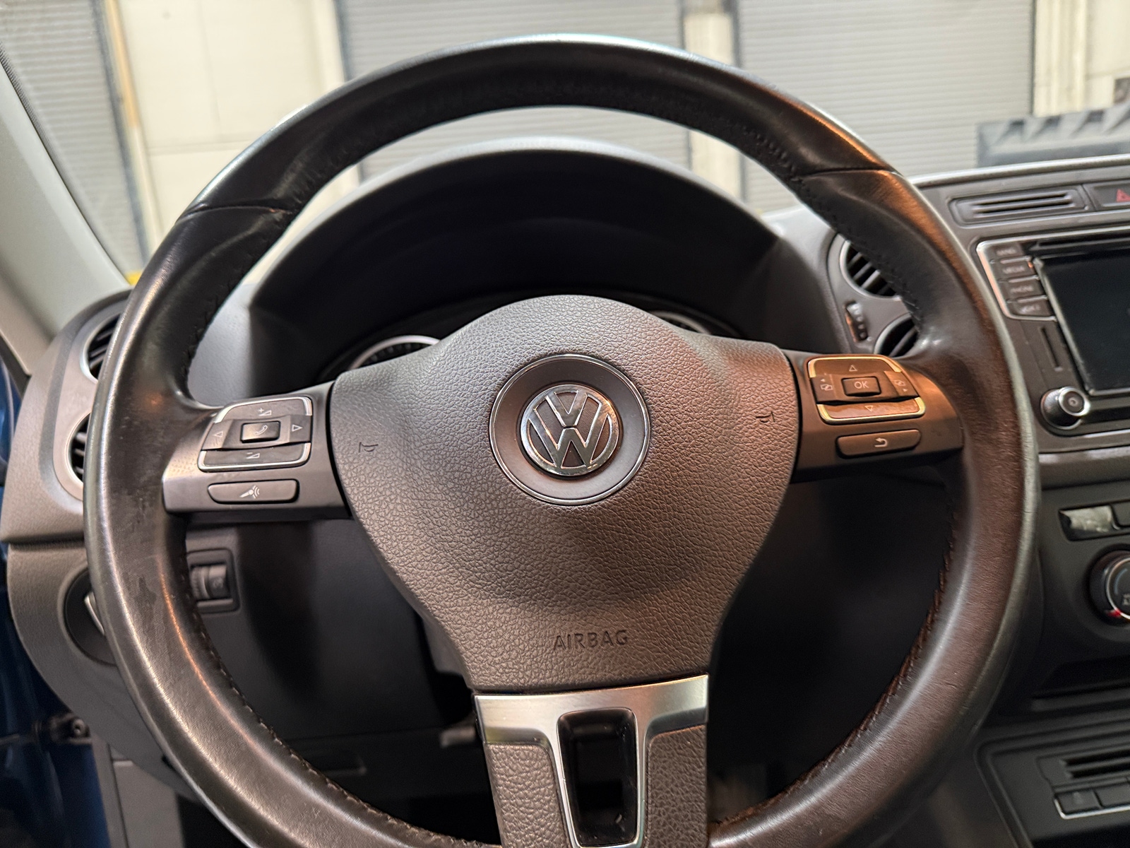 Thumbnail: 2017 Volkswagen Tiguan - 4