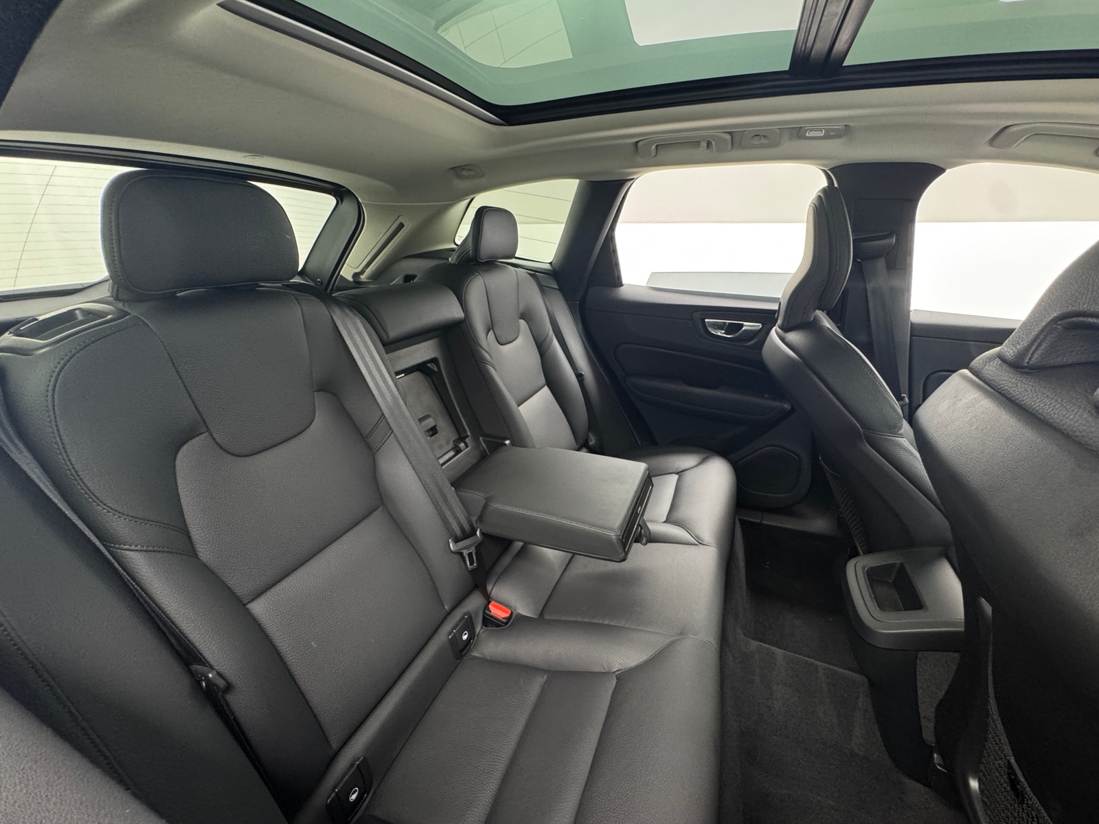 Thumbnail: 2025 Volvo XC60 - 5